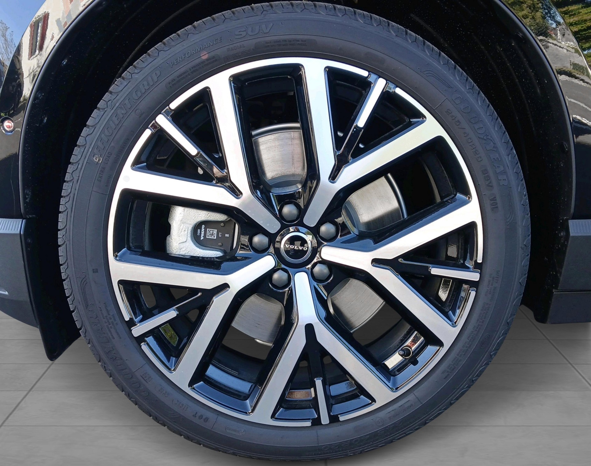 VOLVO EX 30 E60 Twin Ultra Performanc-image-10