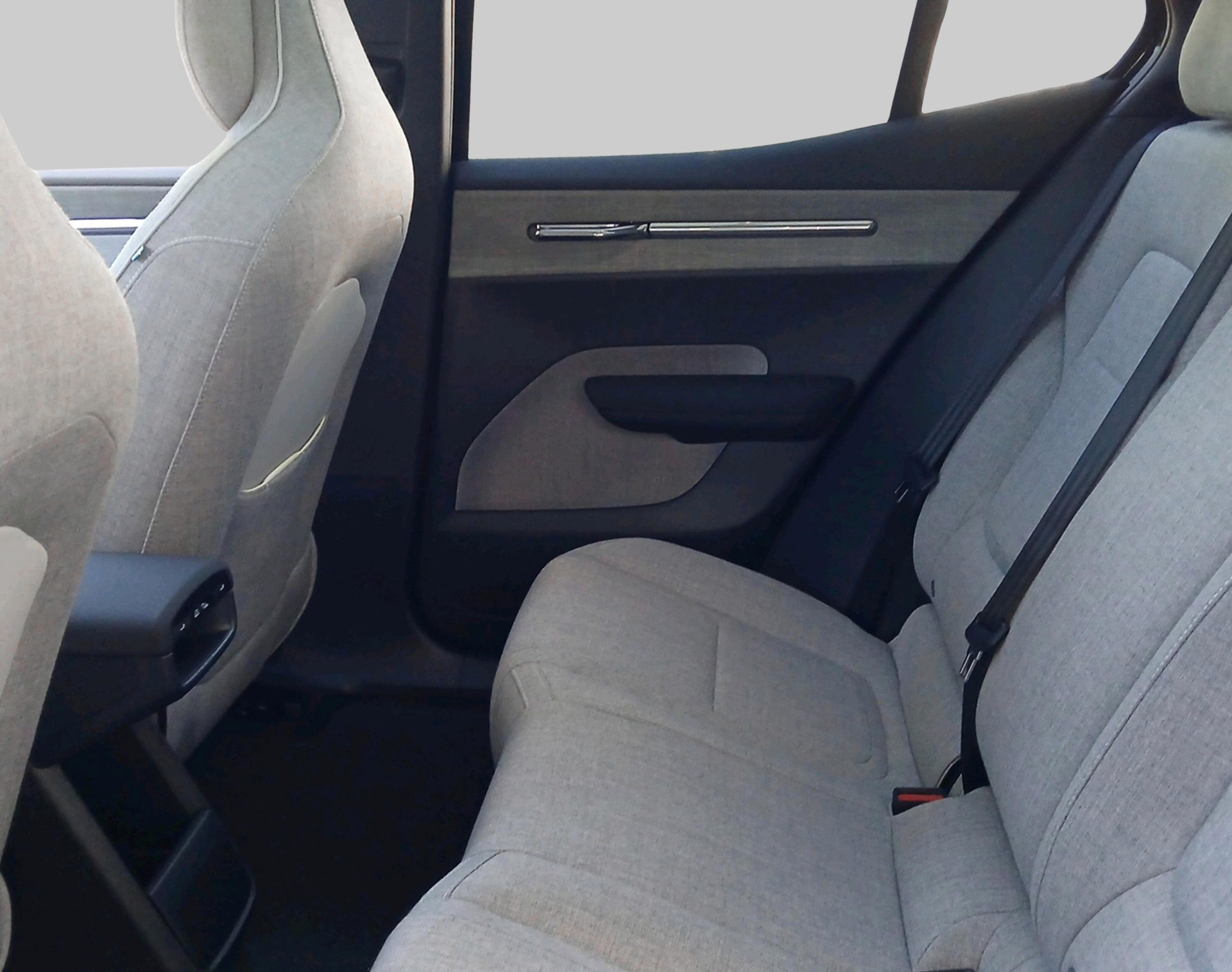 VOLVO EX 30 E60 Twin Ultra Performanc-image-3