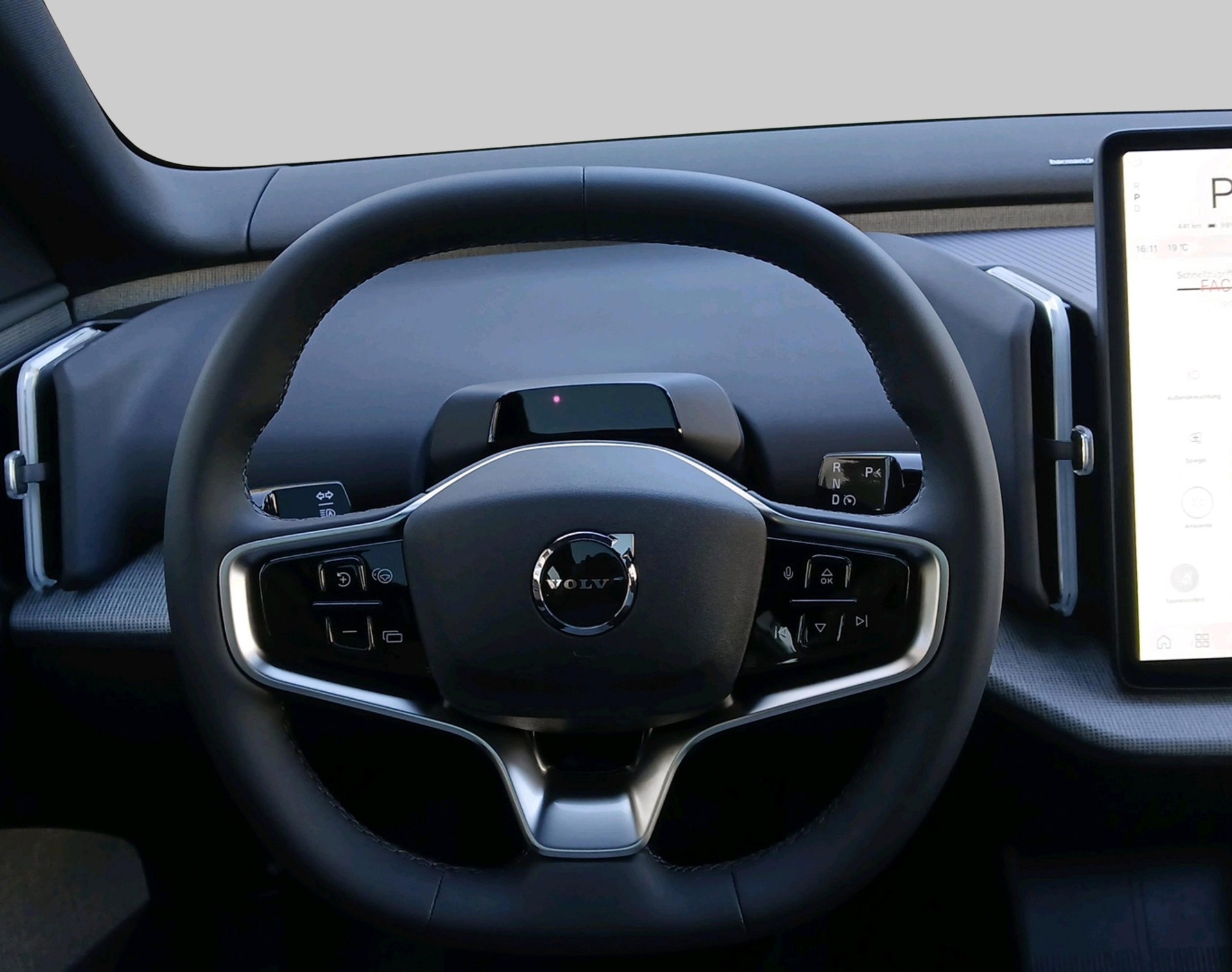VOLVO EX 30 E60 Twin Ultra Performanc-image-11
