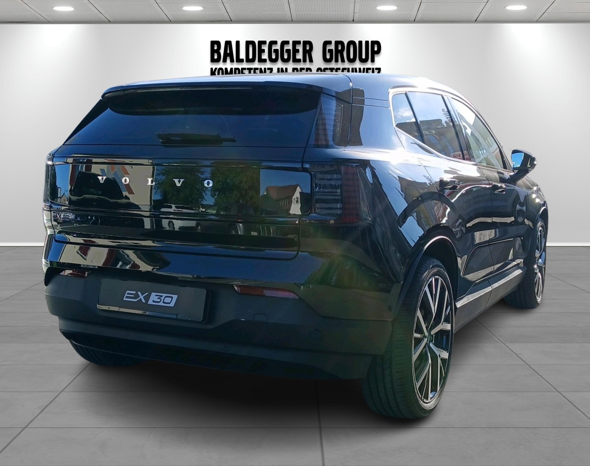 VOLVO EX 30 E60 Twin Ultra Performanc-image-1