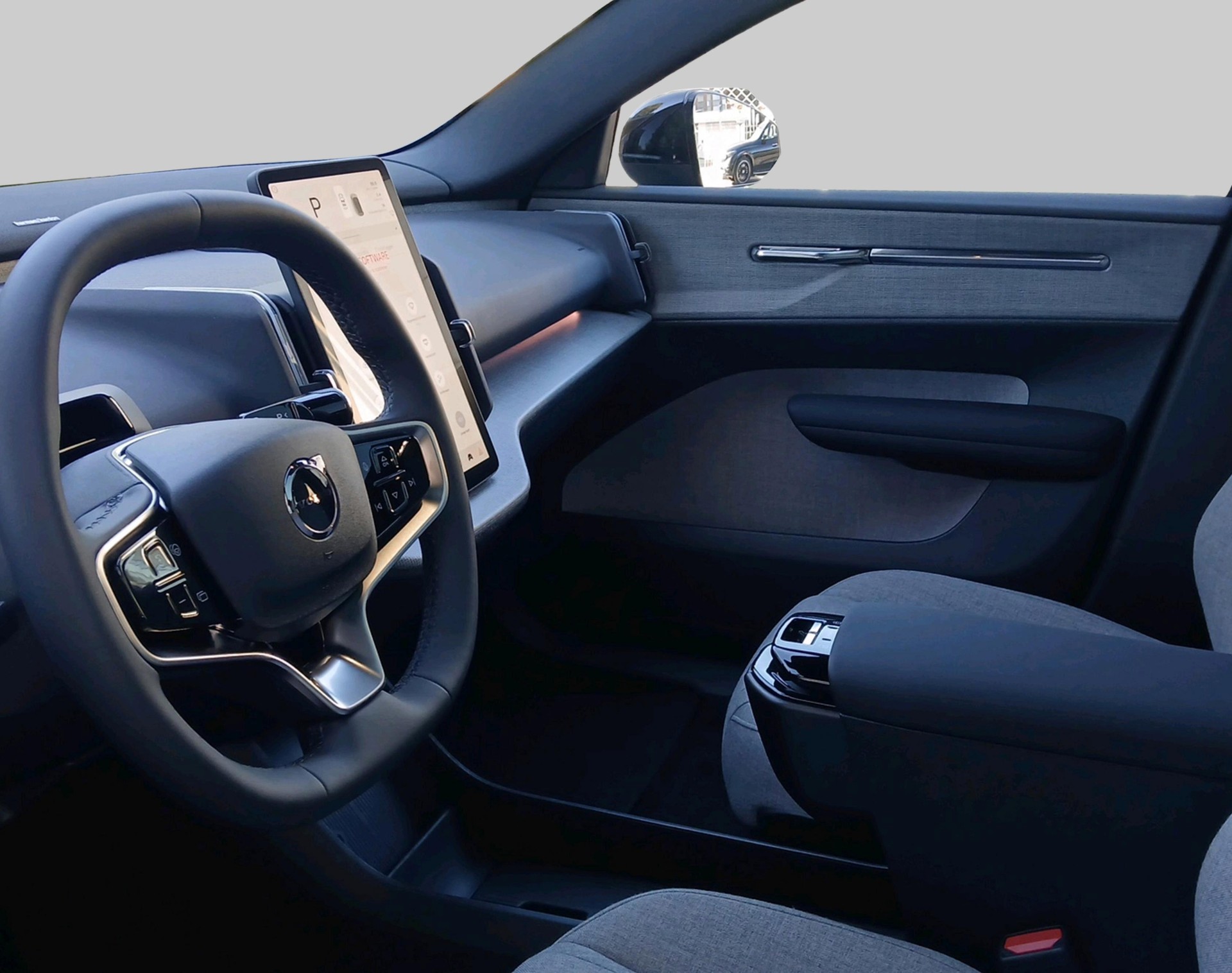 VOLVO EX 30 E60 Twin Ultra Performanc-image-2