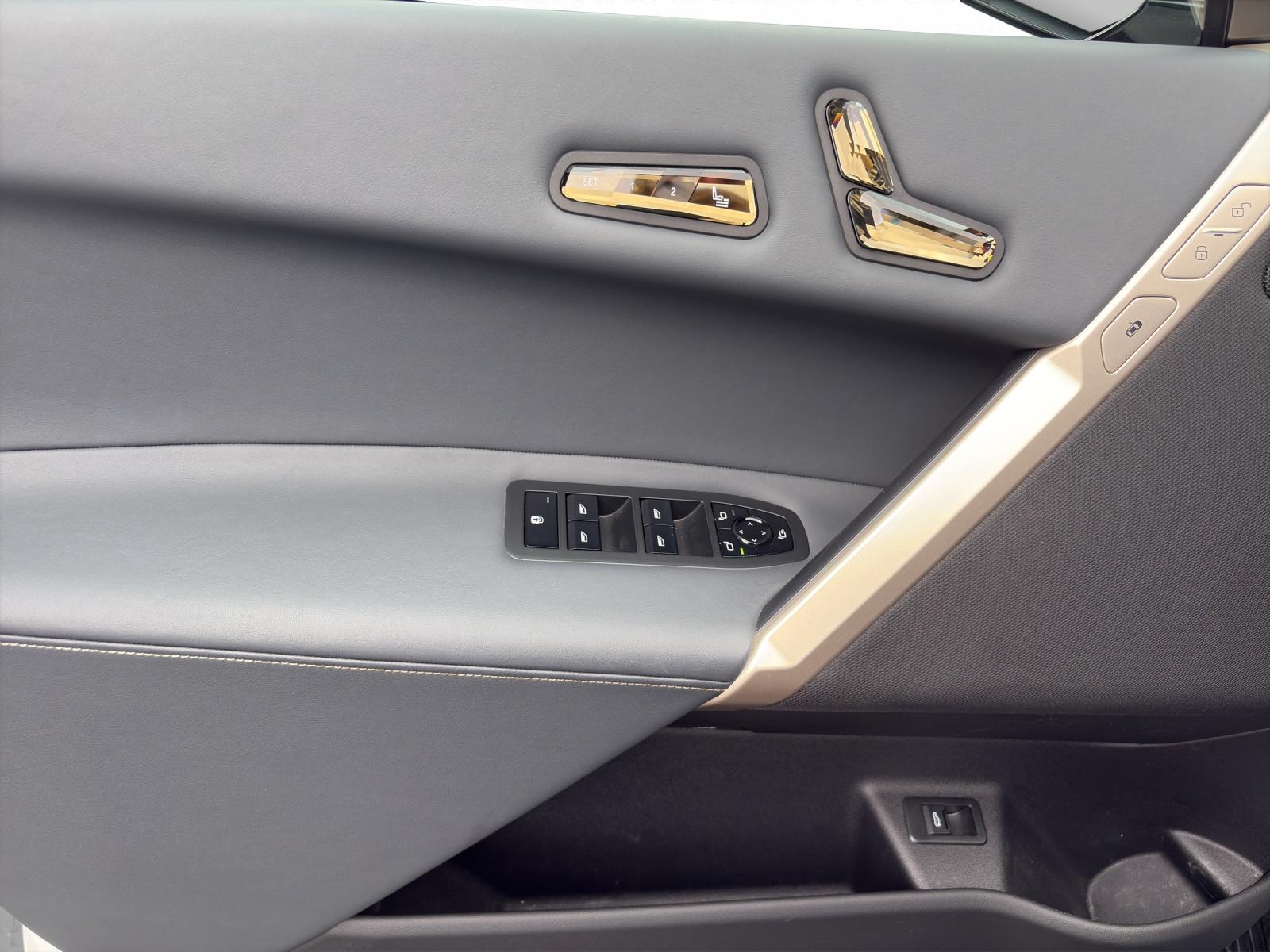 BMW iX xDrive40-image-16