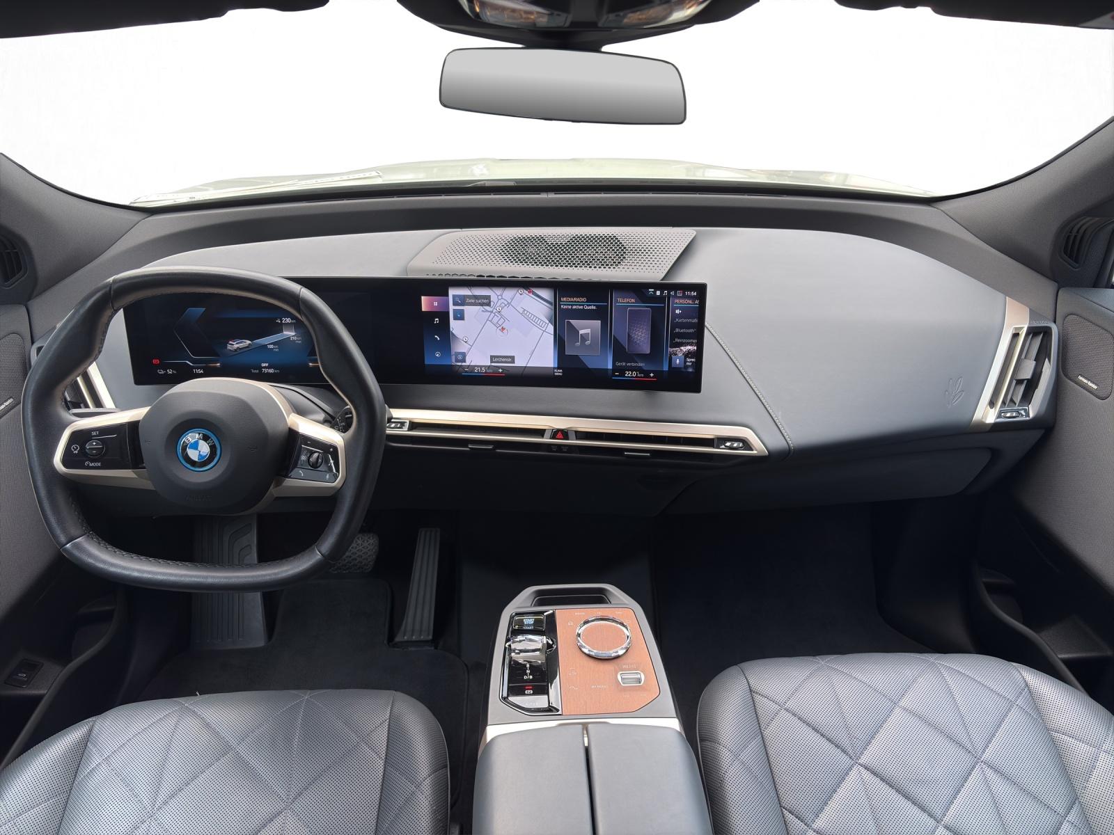 BMW iX xDrive40-image-12
