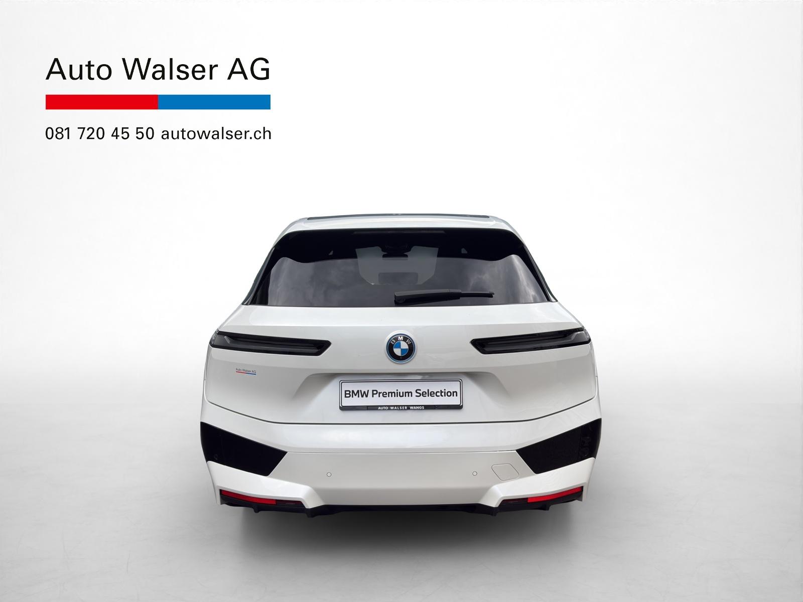 BMW iX xDrive40-image-3