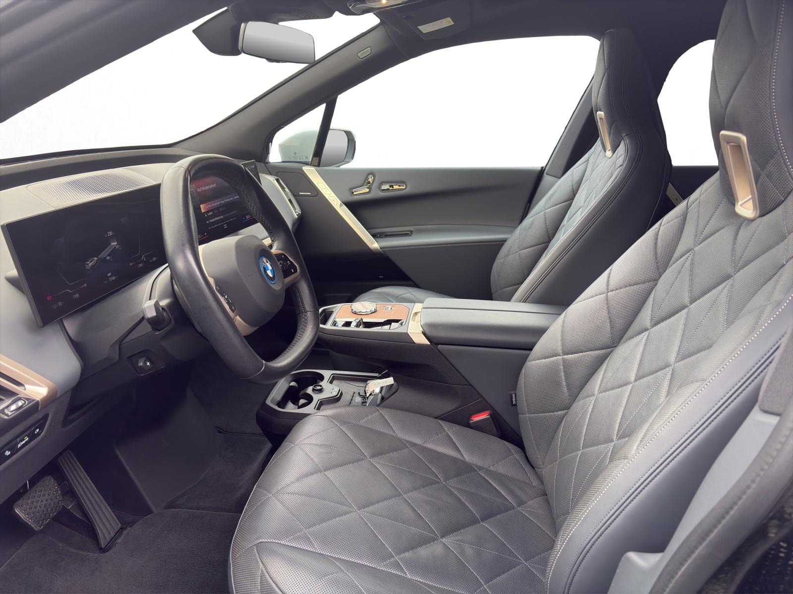 BMW iX xDrive40-image-9