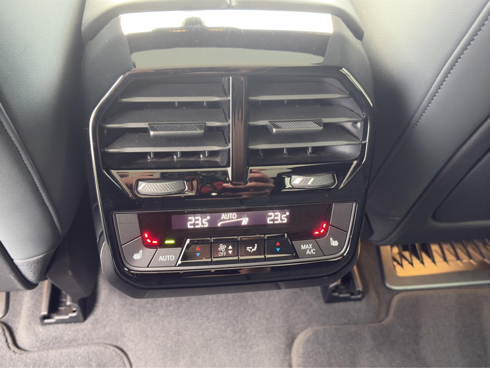 BMW iX xDrive40-image-14