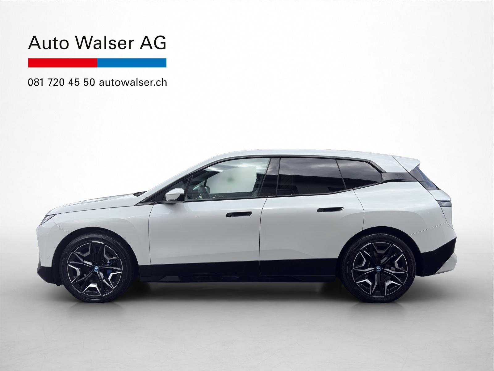BMW iX xDrive40-image-1