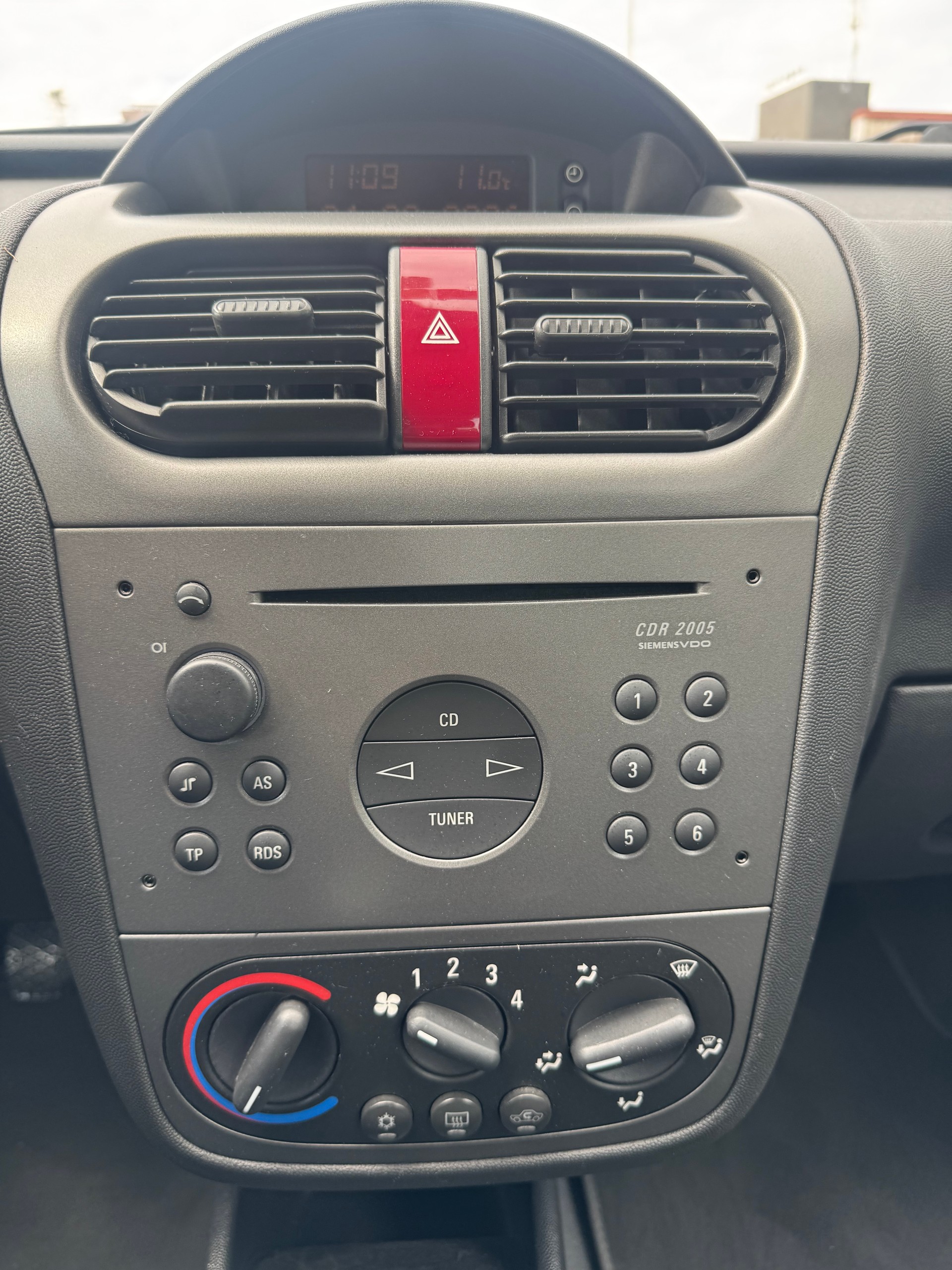 OPEL Corsa 1.2 16V Enjoy-image-9