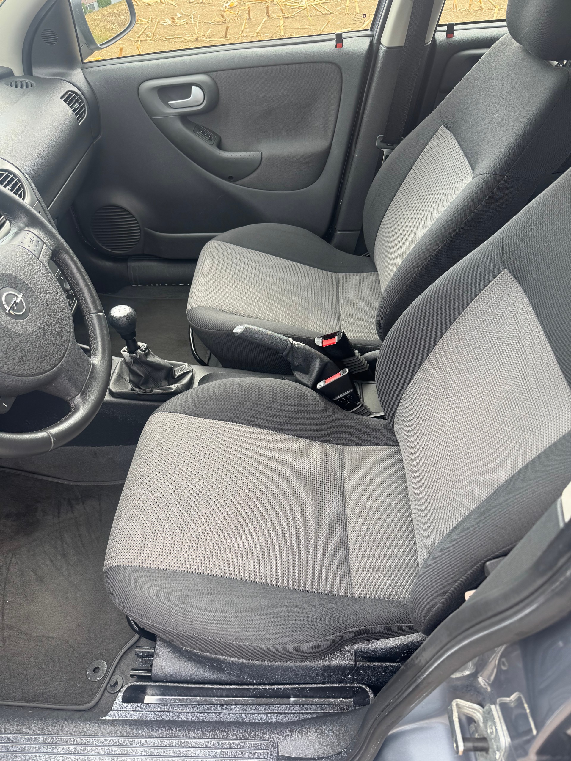 OPEL Corsa 1.2 16V Enjoy-image-13
