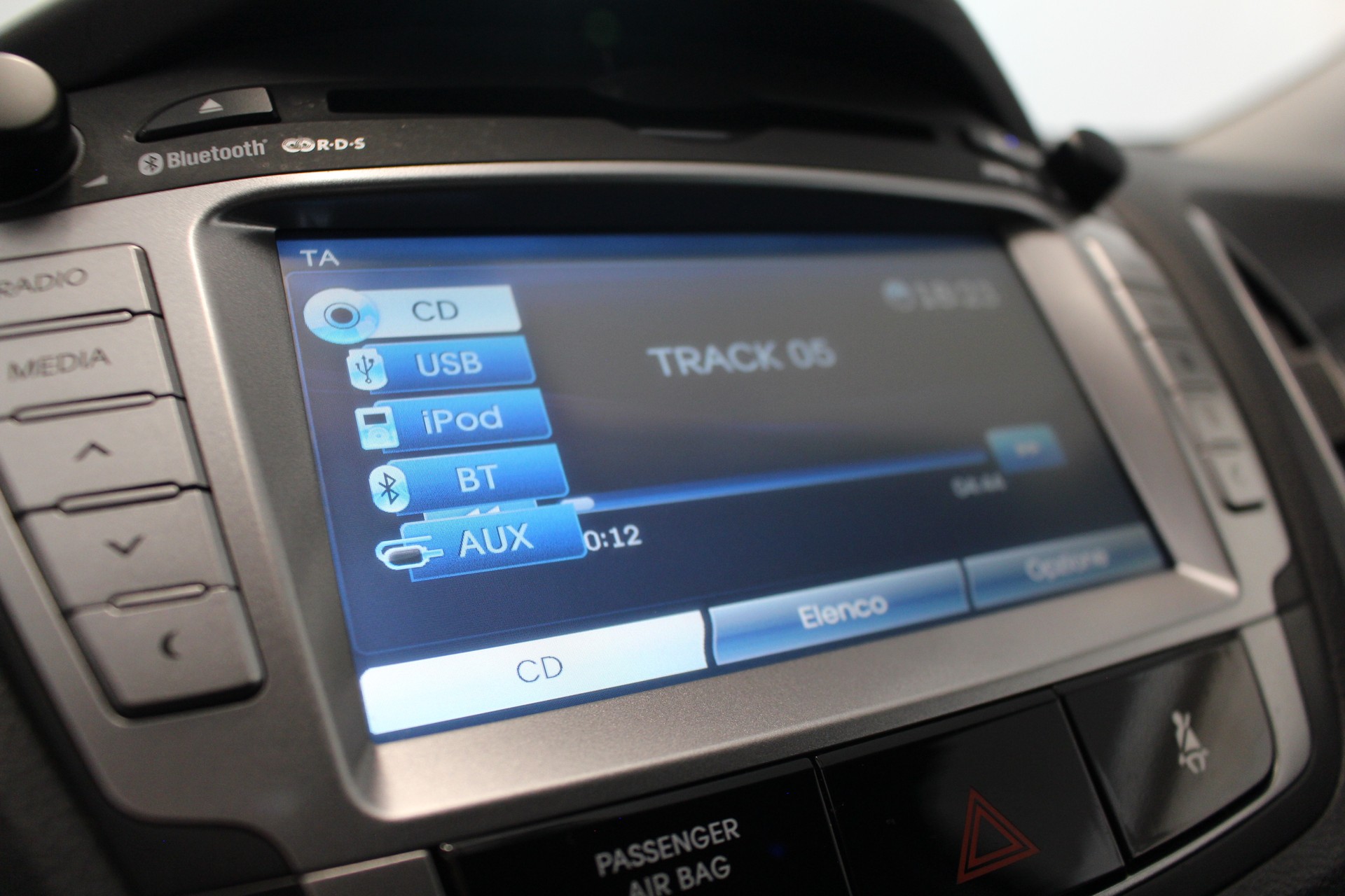 HYUNDAI iX 35 2.0 CRDi Premium 4WD Automatic-image-15