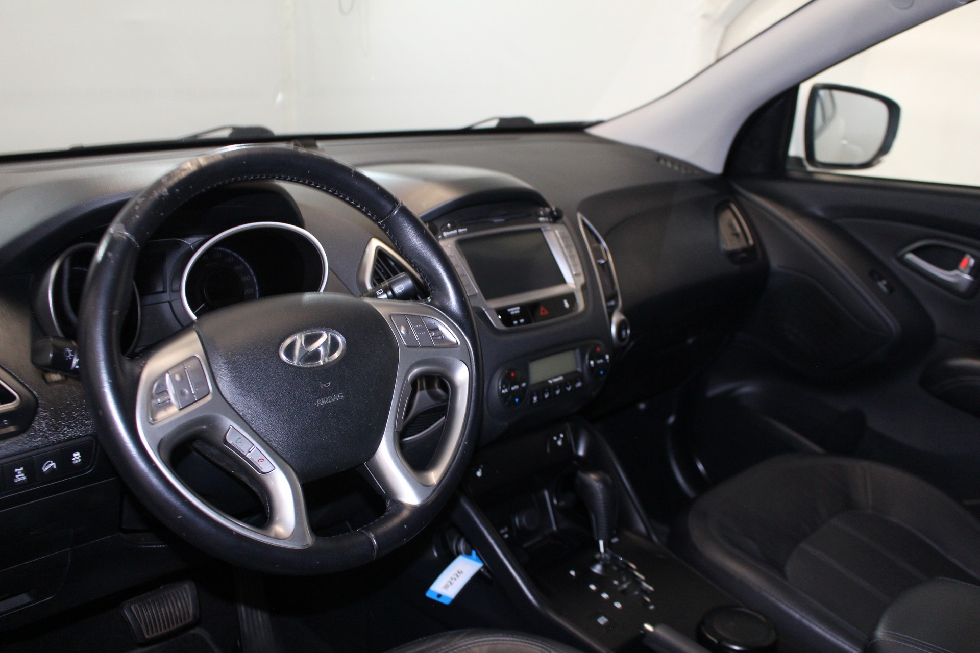 HYUNDAI iX 35 2.0 CRDi Premium 4WD Automatic-image-11