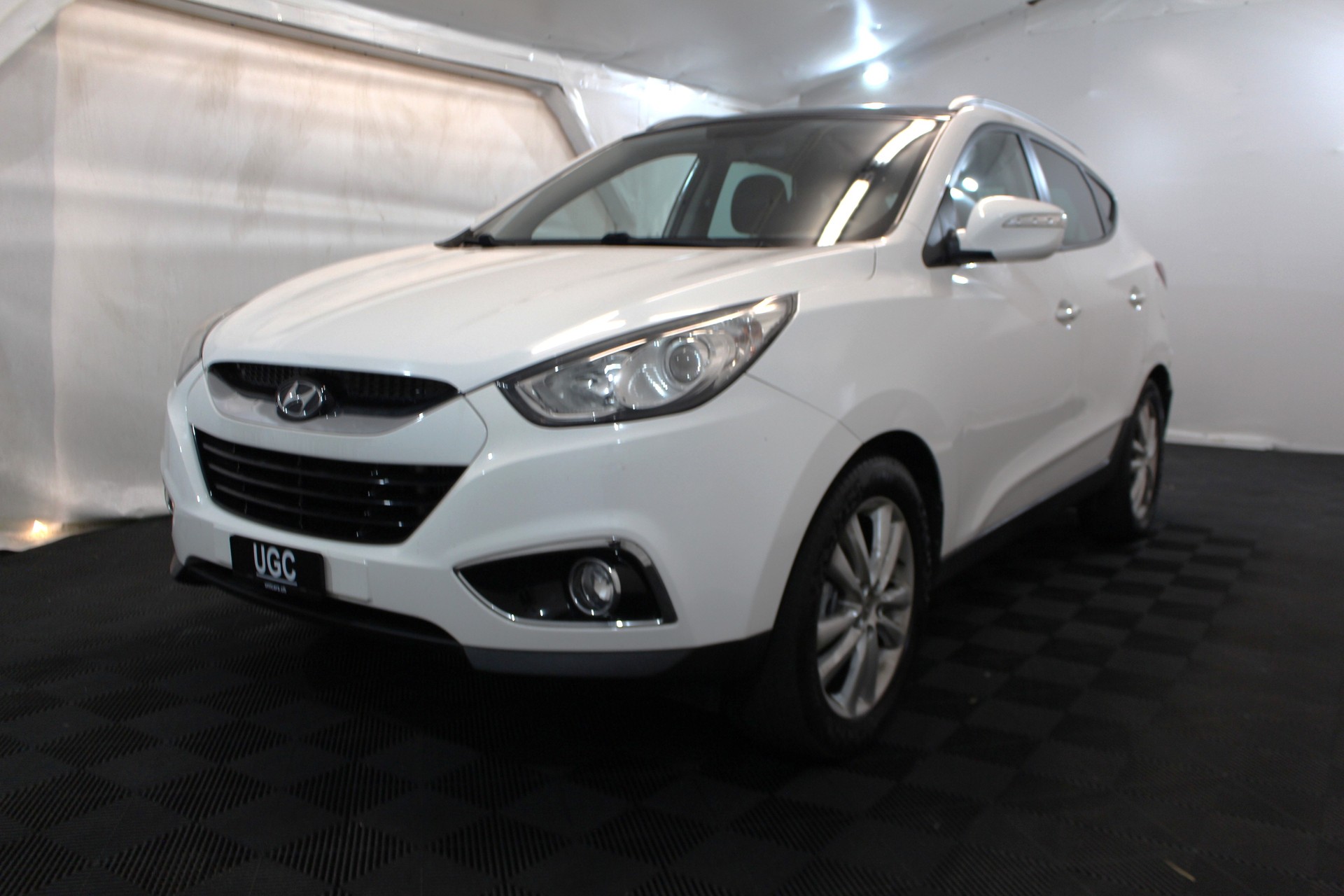 HYUNDAI iX 35 2.0 CRDi Premium 4WD Automatic-showroom-element-2