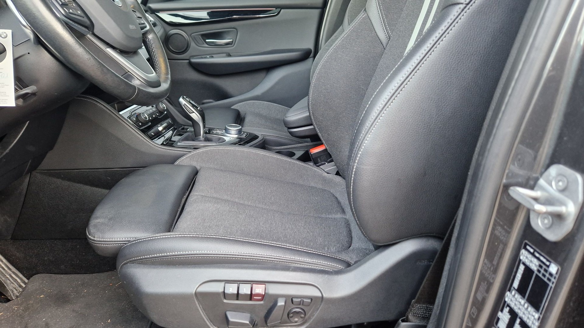 BMW 218d xDrive Active Tourer Steptronic Sport Line-image-10