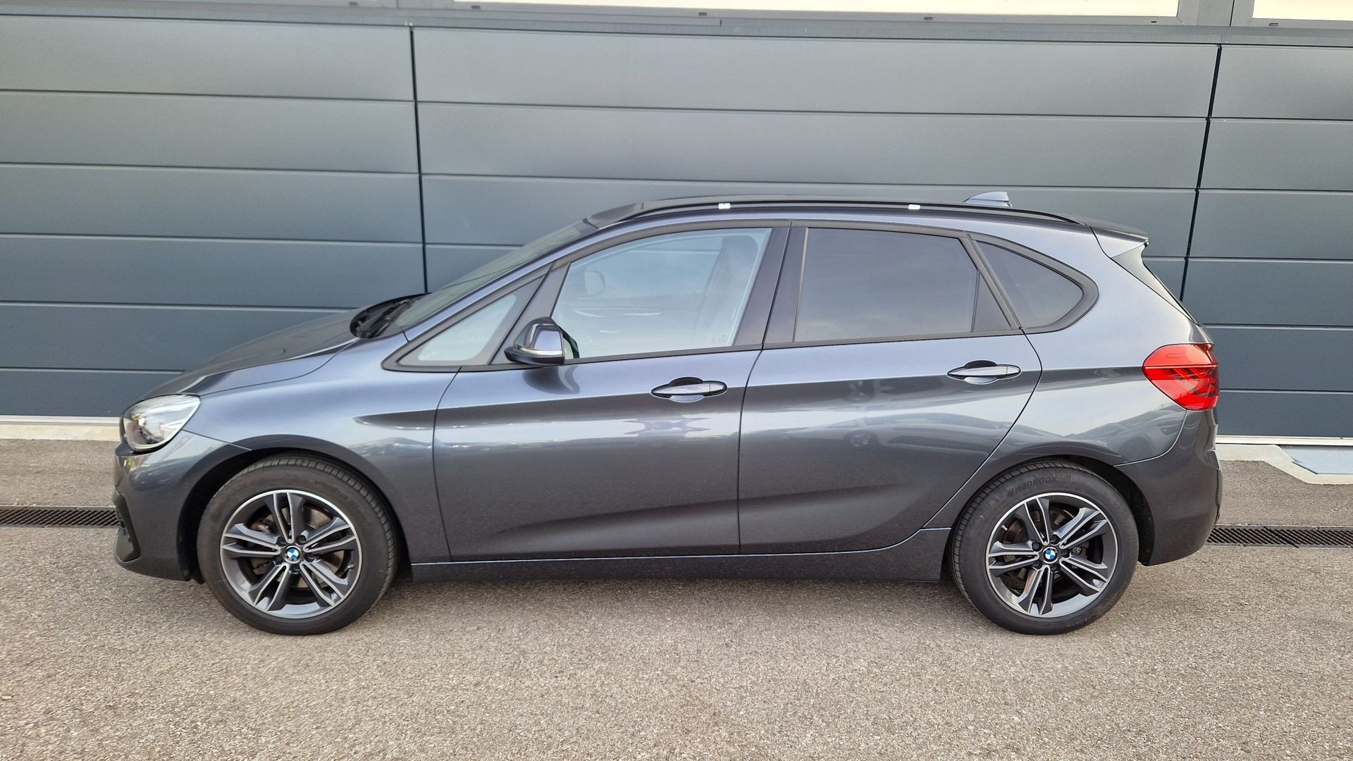 BMW 218d xDrive Active Tourer Steptronic Sport Line-image-2