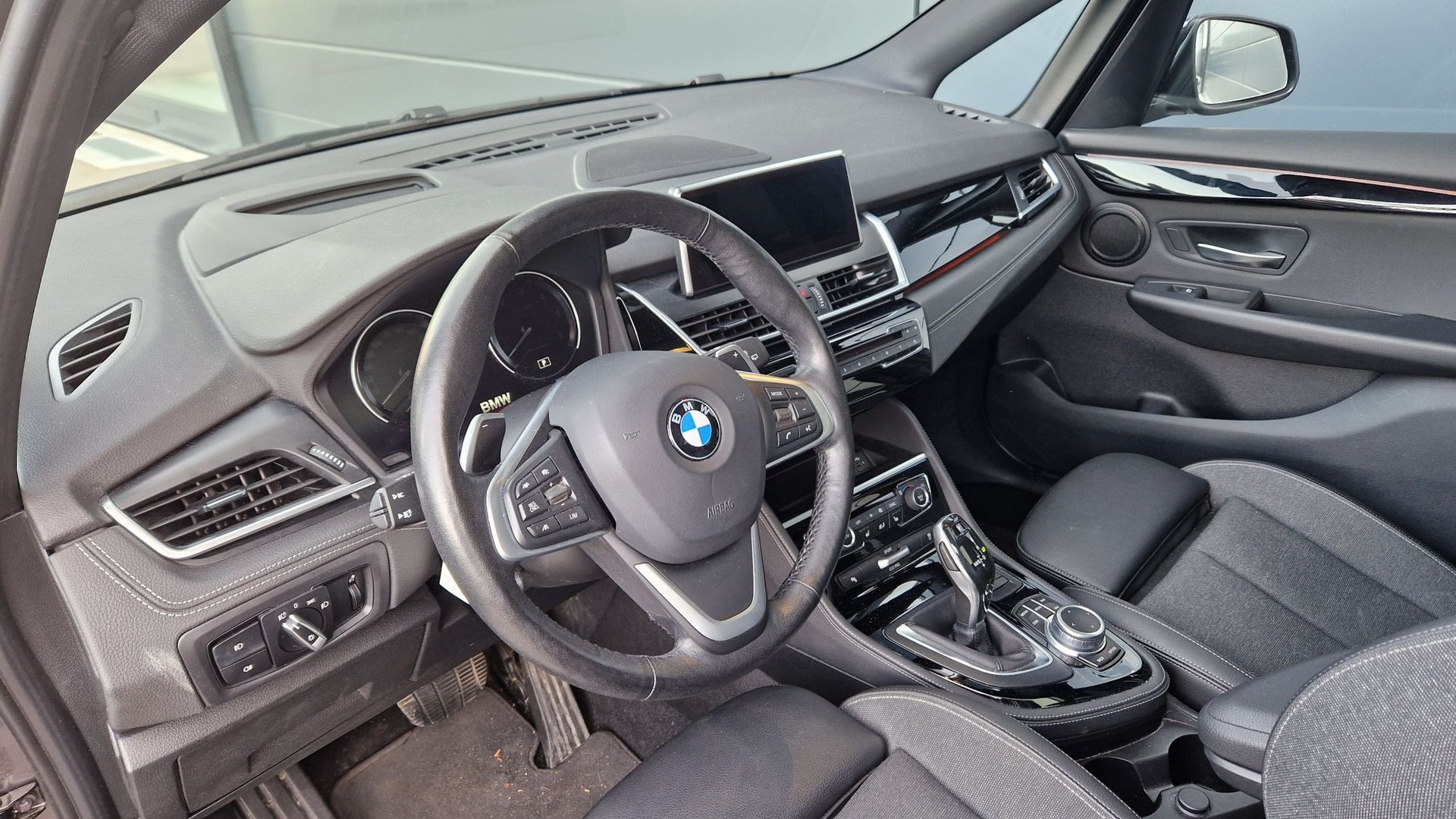 BMW 218d xDrive Active Tourer Steptronic Sport Line-image-8