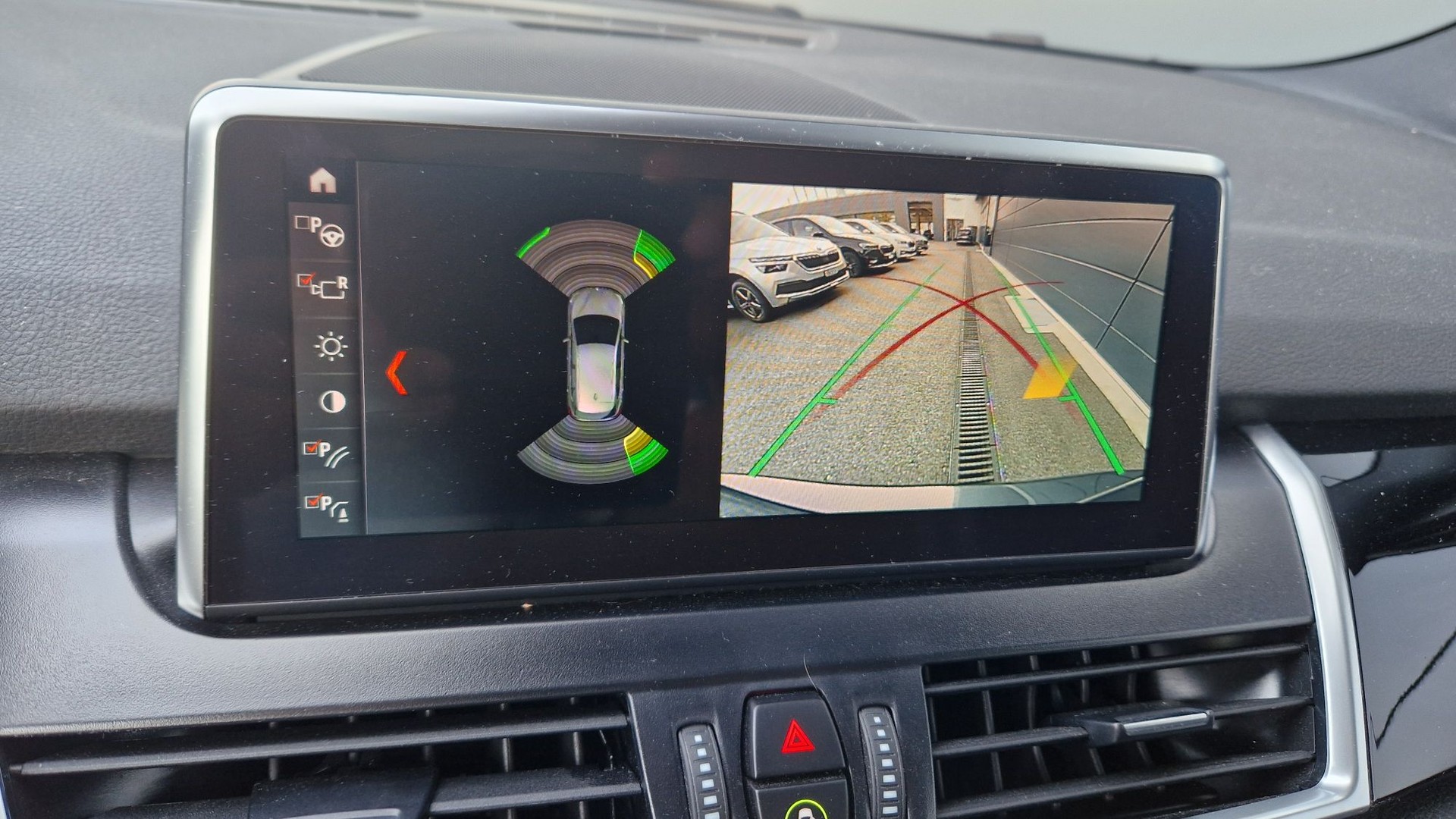 BMW 218d xDrive Active Tourer Steptronic Sport Line-image-11