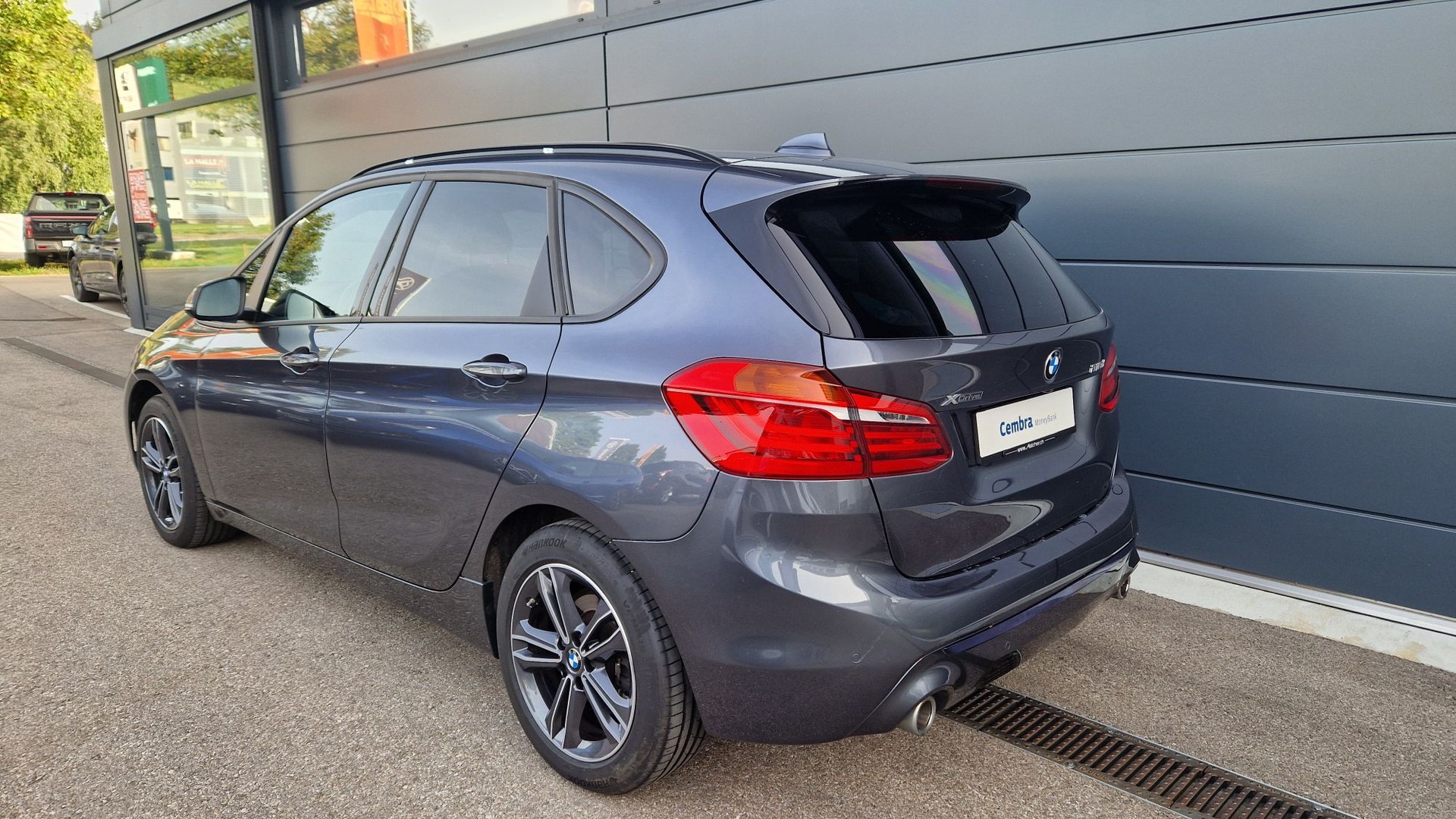 BMW 218d xDrive Active Tourer Steptronic Sport Line-image-3