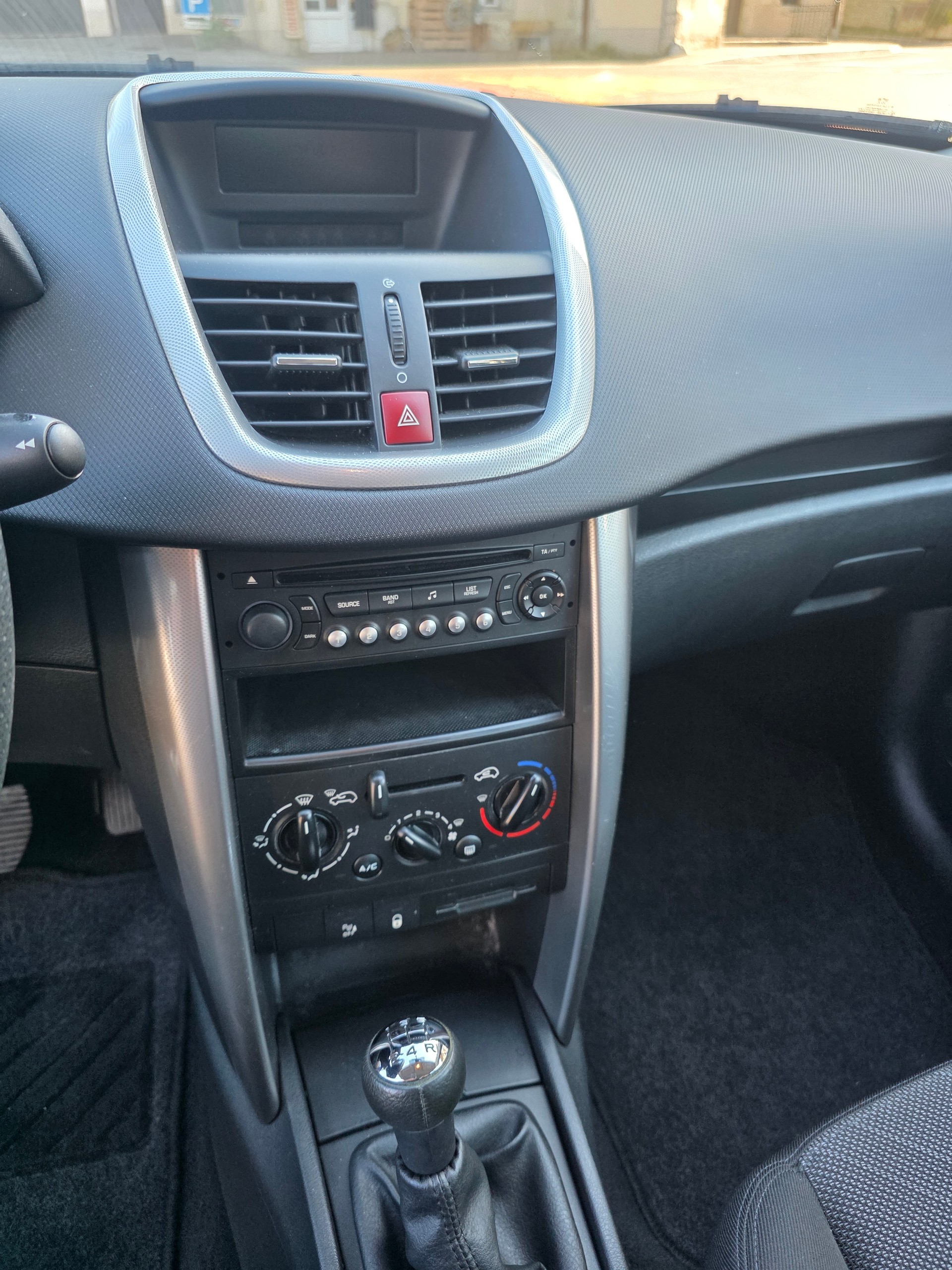 PEUGEOT 207 1.6 16V Sport-image-7