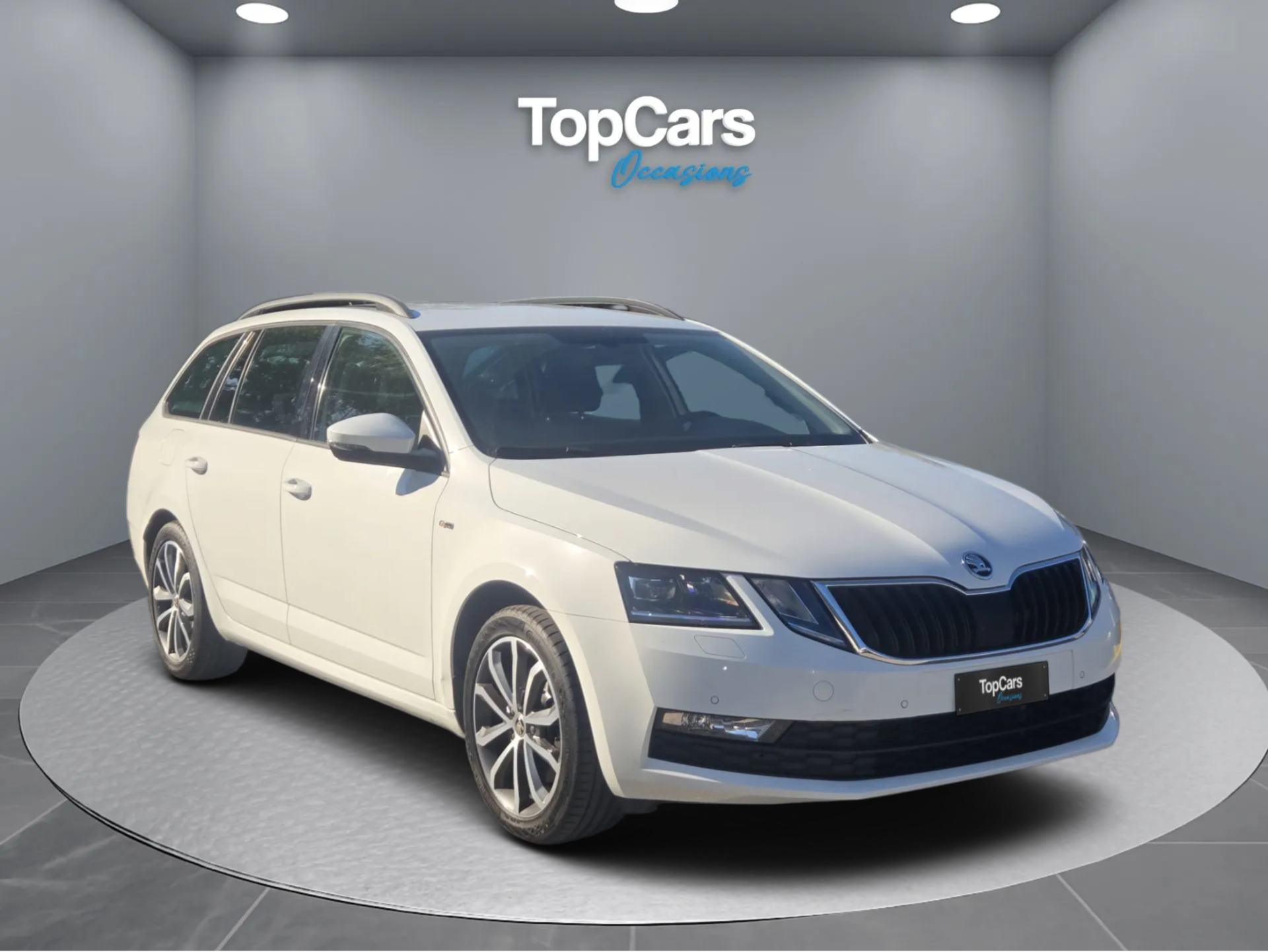 SKODA Octavia Combi 2.0 TSI Soleil 4x4 DSG ** Frish MFK ** Expertise du jour ** Top Options-image-1