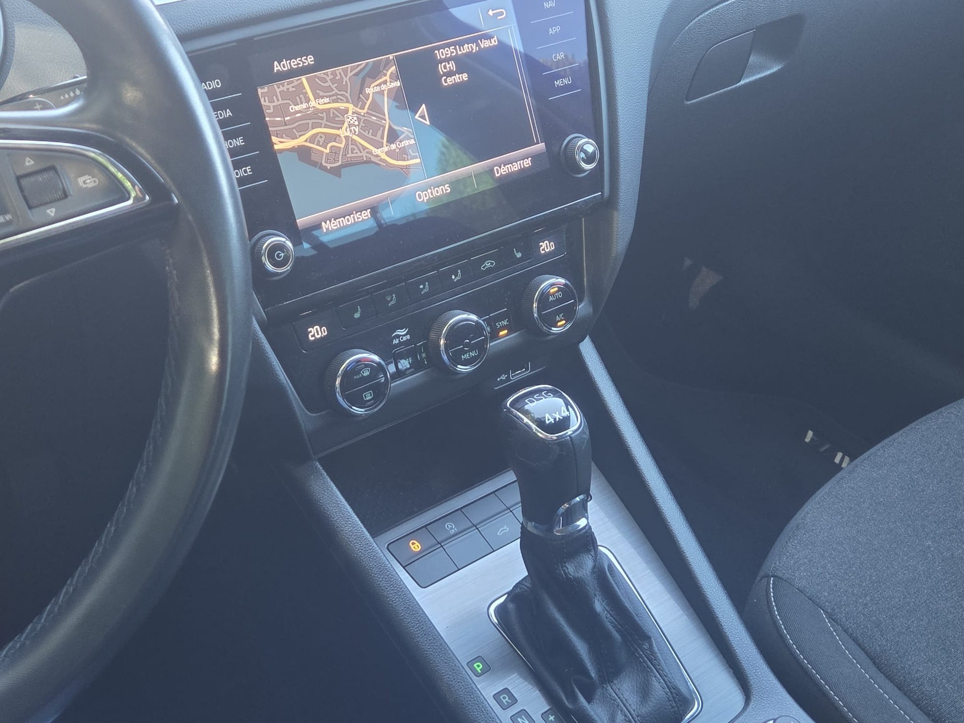 SKODA Octavia Combi 2.0 TSI Soleil 4x4 DSG ** Frish MFK ** Expertise du jour ** Top Options-image-6