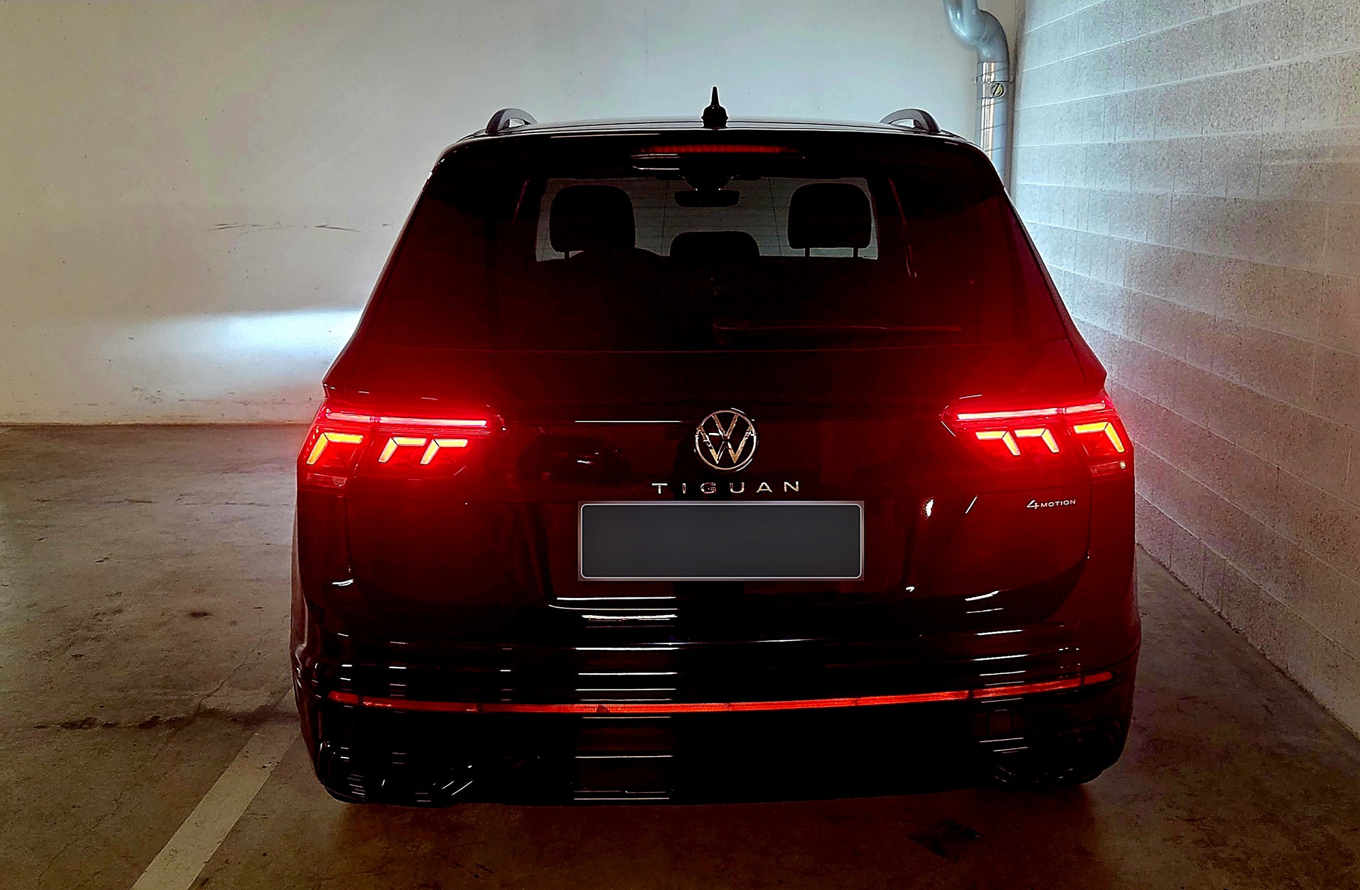 VW Tiguan 2.0 TDI SCR R-Line DSG 4 motion-image-3
