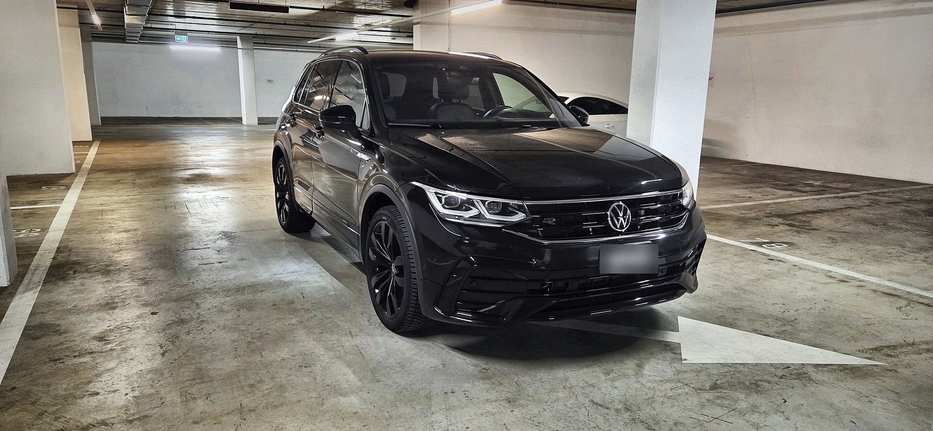 VW Tiguan 2.0 TDI SCR R-Line DSG 4 motion-image-1