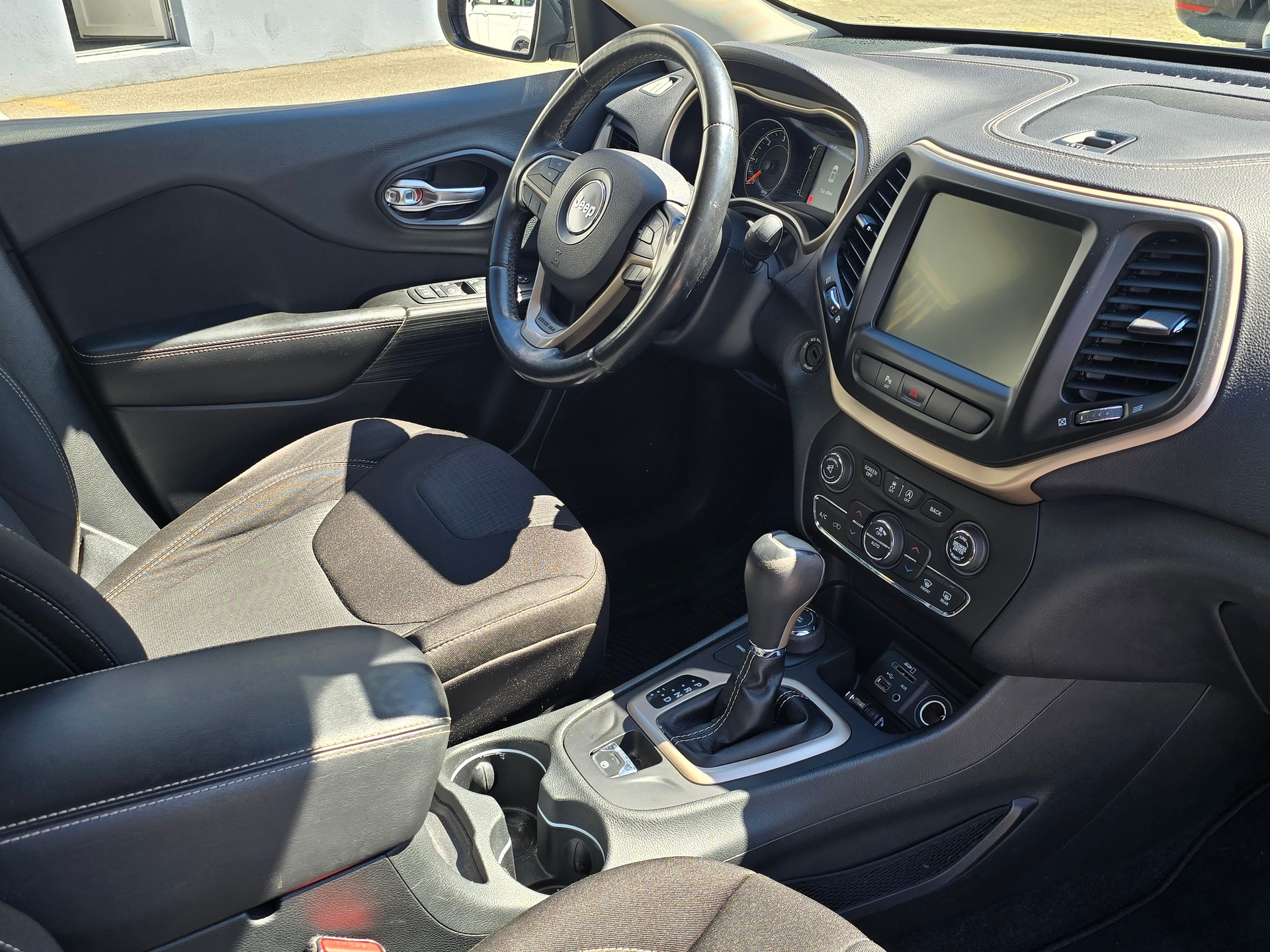 JEEP Cherokee 2.0TD Longitude Swiss Edition AWD 9ATX-image-8