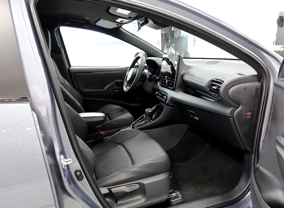 TOYOTA Yaris 1.5 Premium e-CVT-image-4