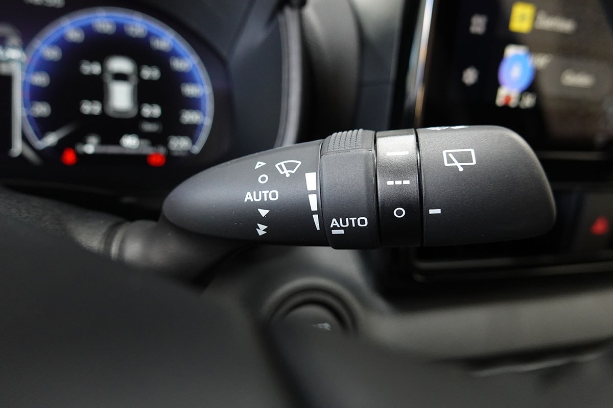 TOYOTA Yaris 1.5 Premium e-CVT-image-13