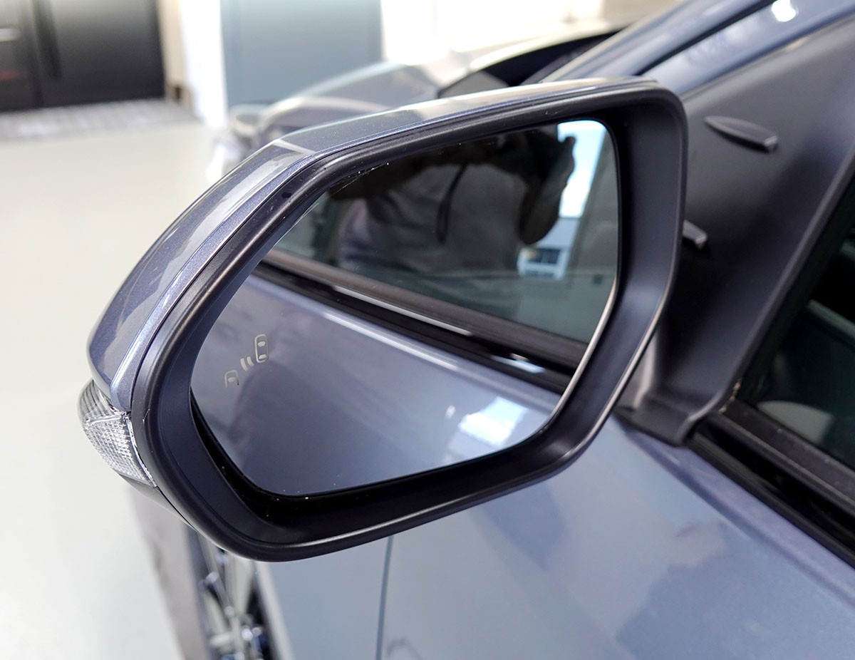 TOYOTA Yaris 1.5 Premium e-CVT-image-16