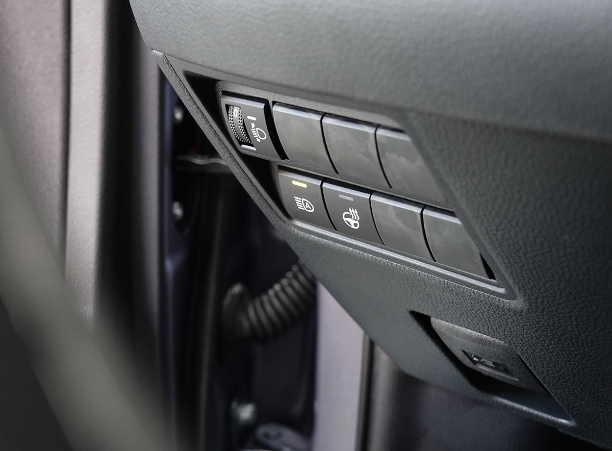TOYOTA Yaris 1.5 Premium e-CVT-image-14