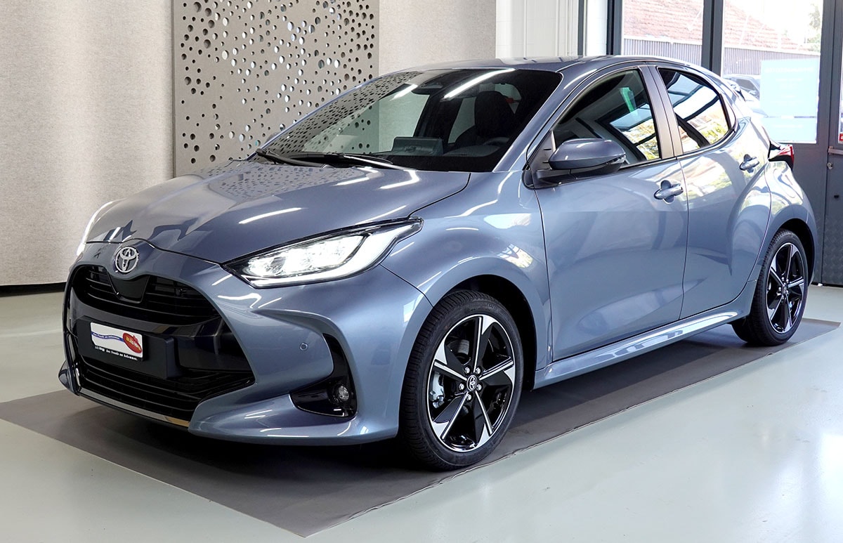 TOYOTA Yaris 1.5 Premium e-CVT