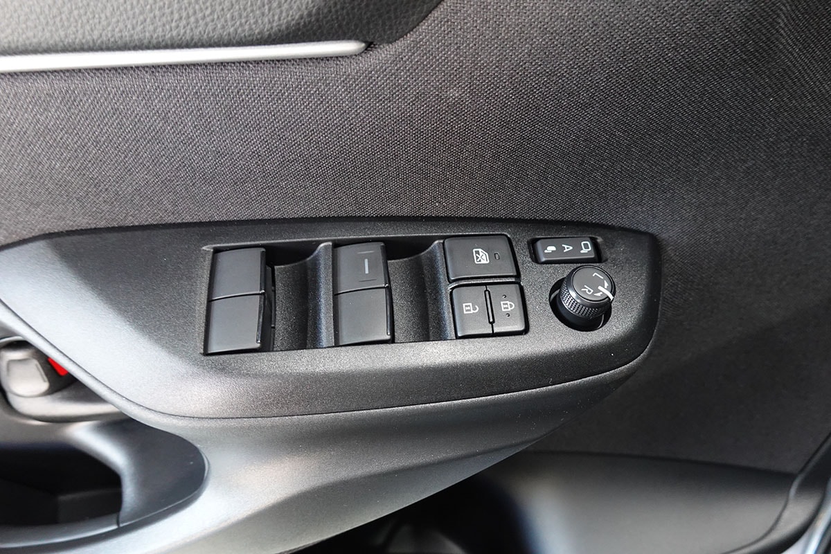 TOYOTA Yaris 1.5 Premium e-CVT-image-15