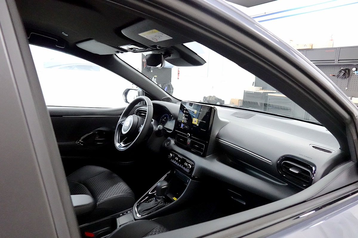 TOYOTA Yaris 1.5 Premium e-CVT-image-5