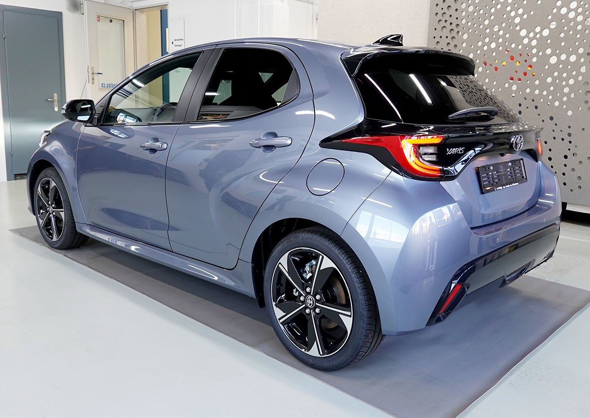 TOYOTA Yaris 1.5 Premium e-CVT-showroom-element-2