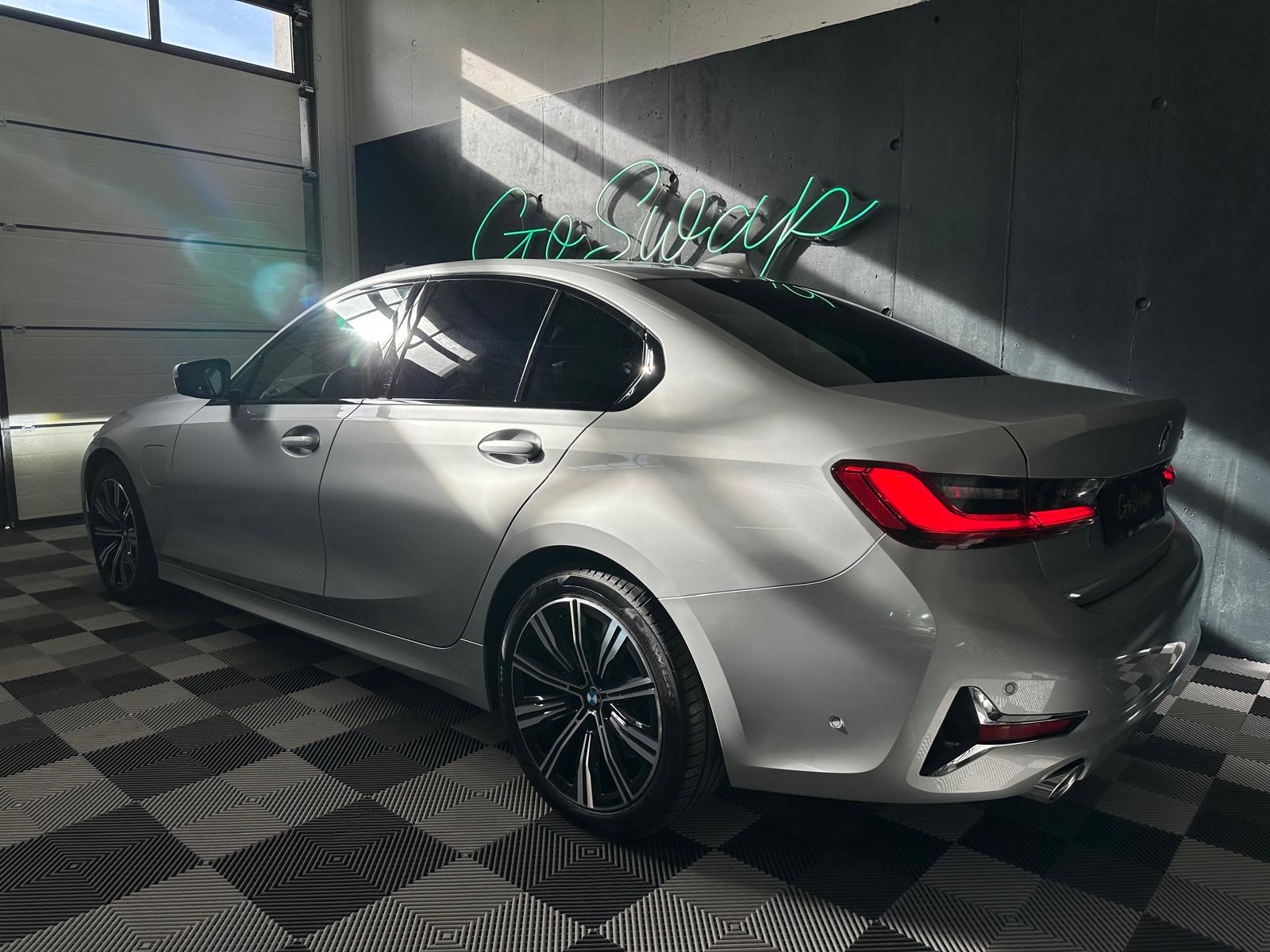 BMW 330e Steptronic Luxury Line-image-2