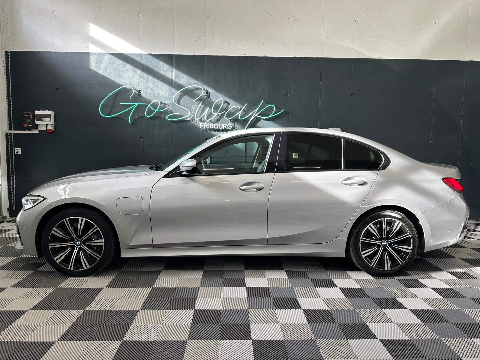 BMW 330e Steptronic Luxury Line-image-1