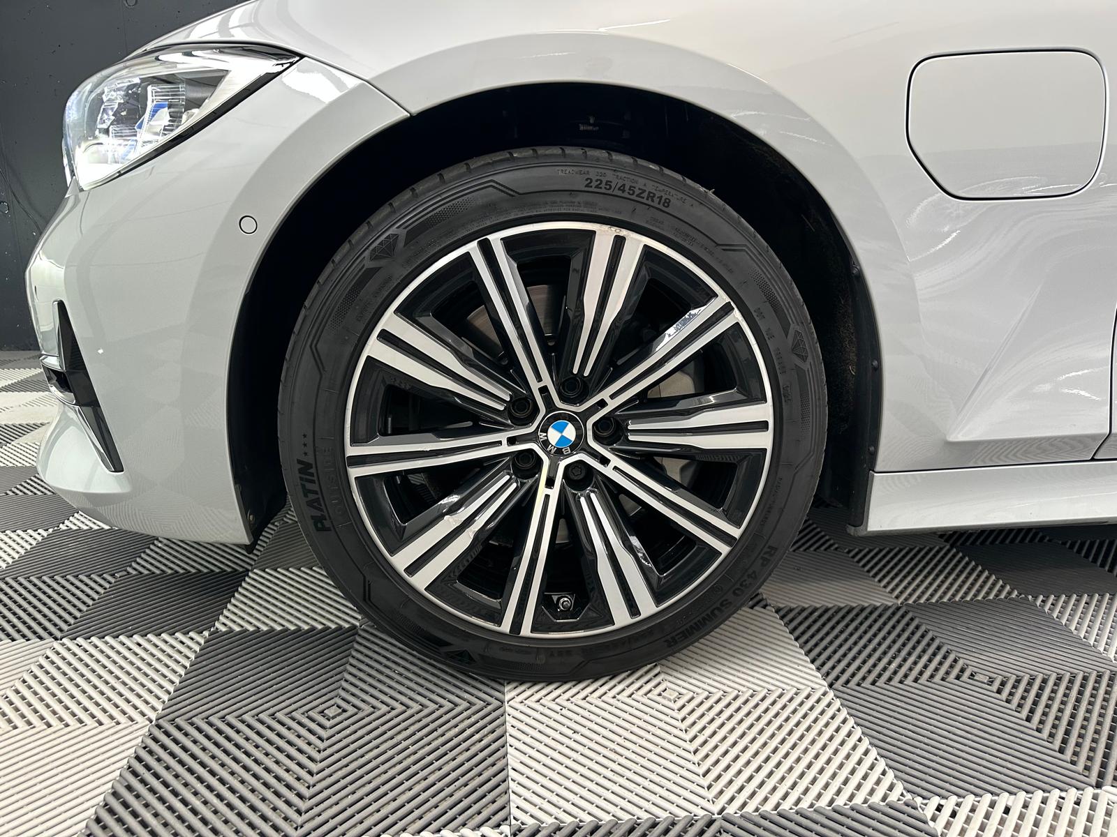 BMW 330e Steptronic Luxury Line-image-27