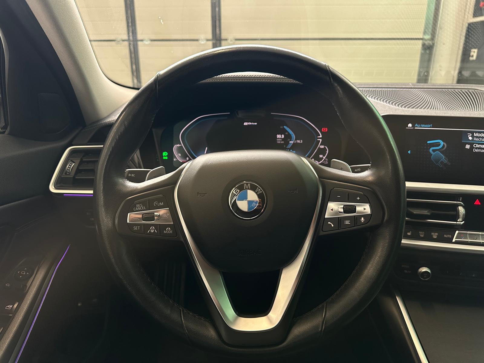 BMW 330e Steptronic Luxury Line-image-16