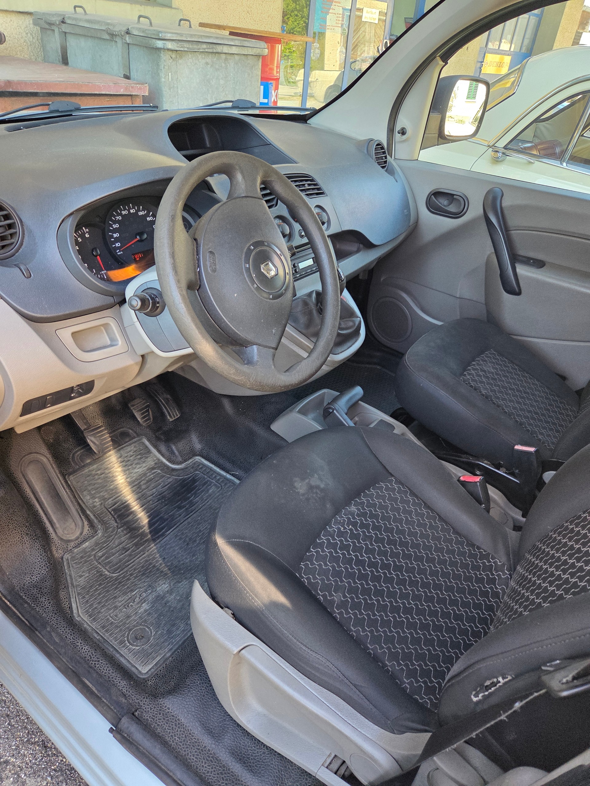 RENAULT Kangoo dCi 85-image-8