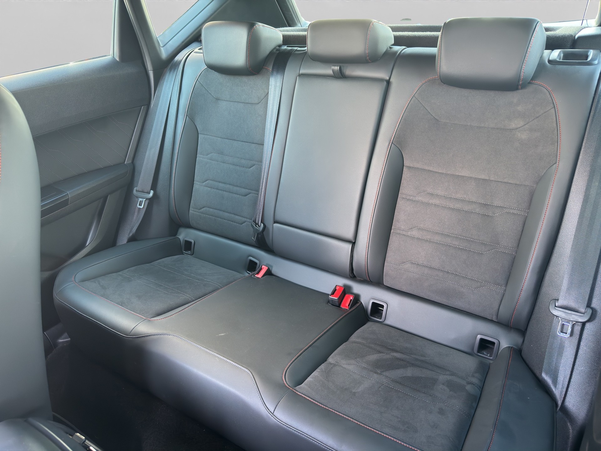 SEAT Ateca 2.0 TSI Hola FR 4Drive DSG-image-9