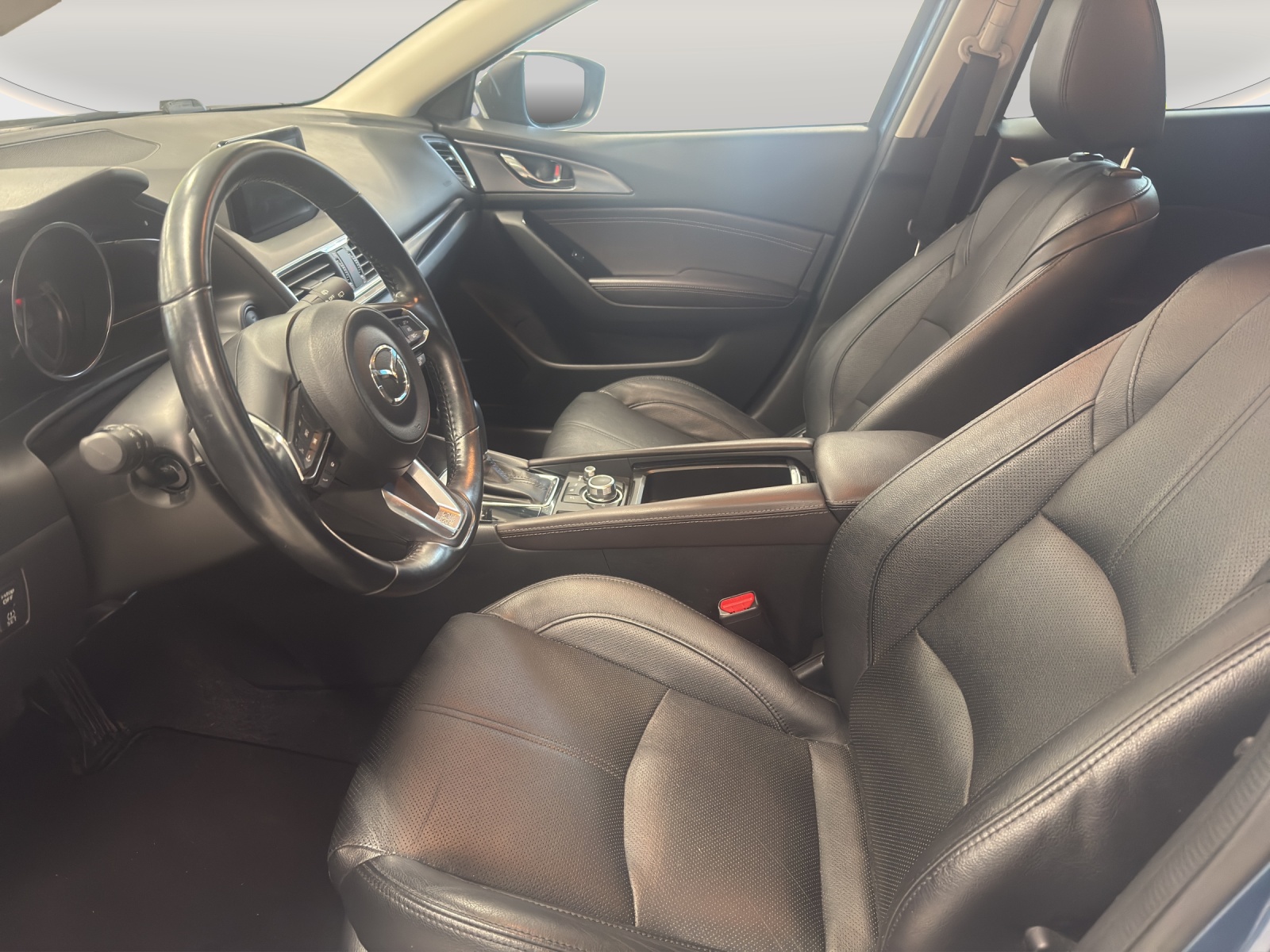 MAZDA 3 2.2 D Revolution-image-10