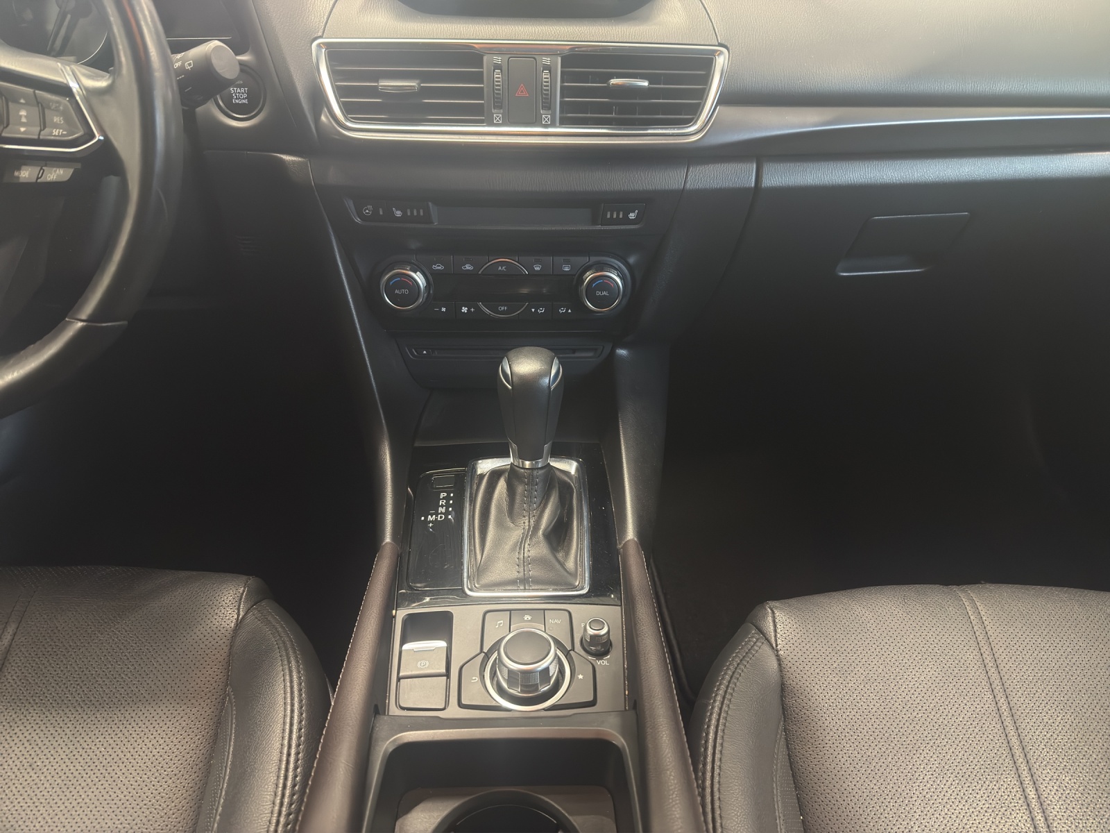 MAZDA 3 2.2 D Revolution-image-13