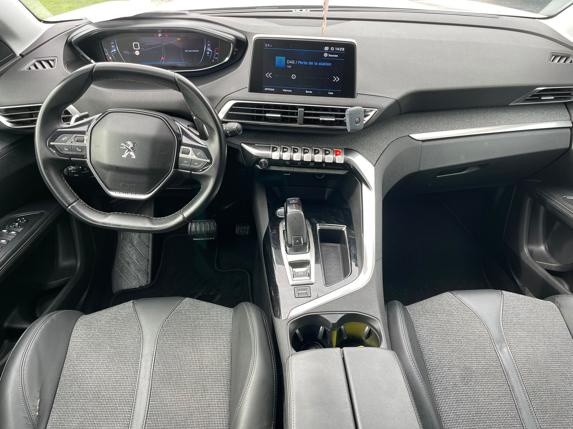 PEUGEOT 5008 1.5 BlueHDi Allure EAT-image-7