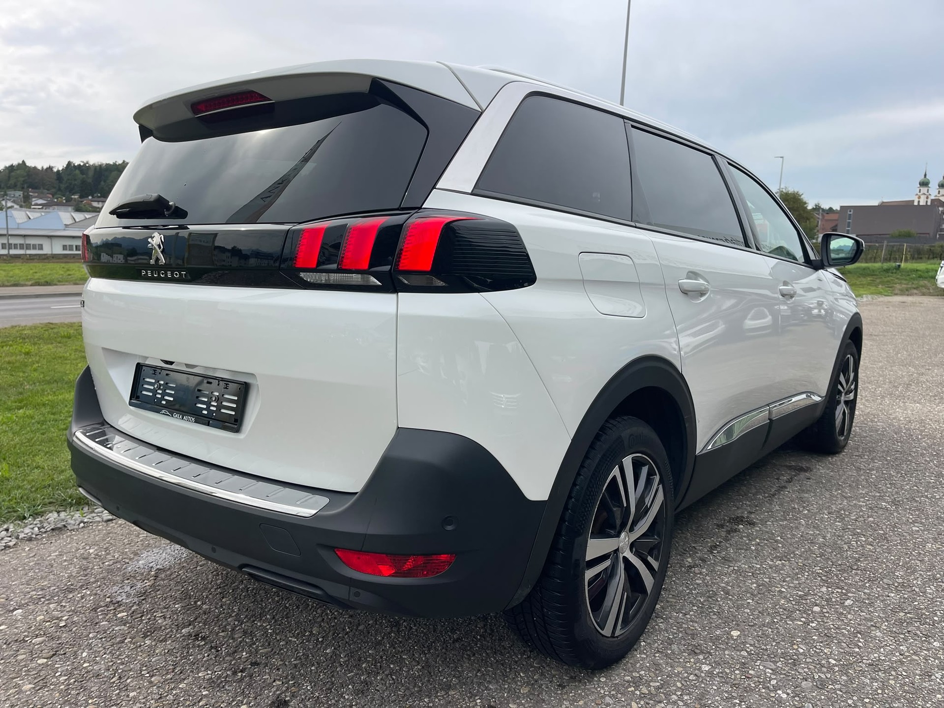 PEUGEOT 5008 1.5 BlueHDi Allure EAT-image-4