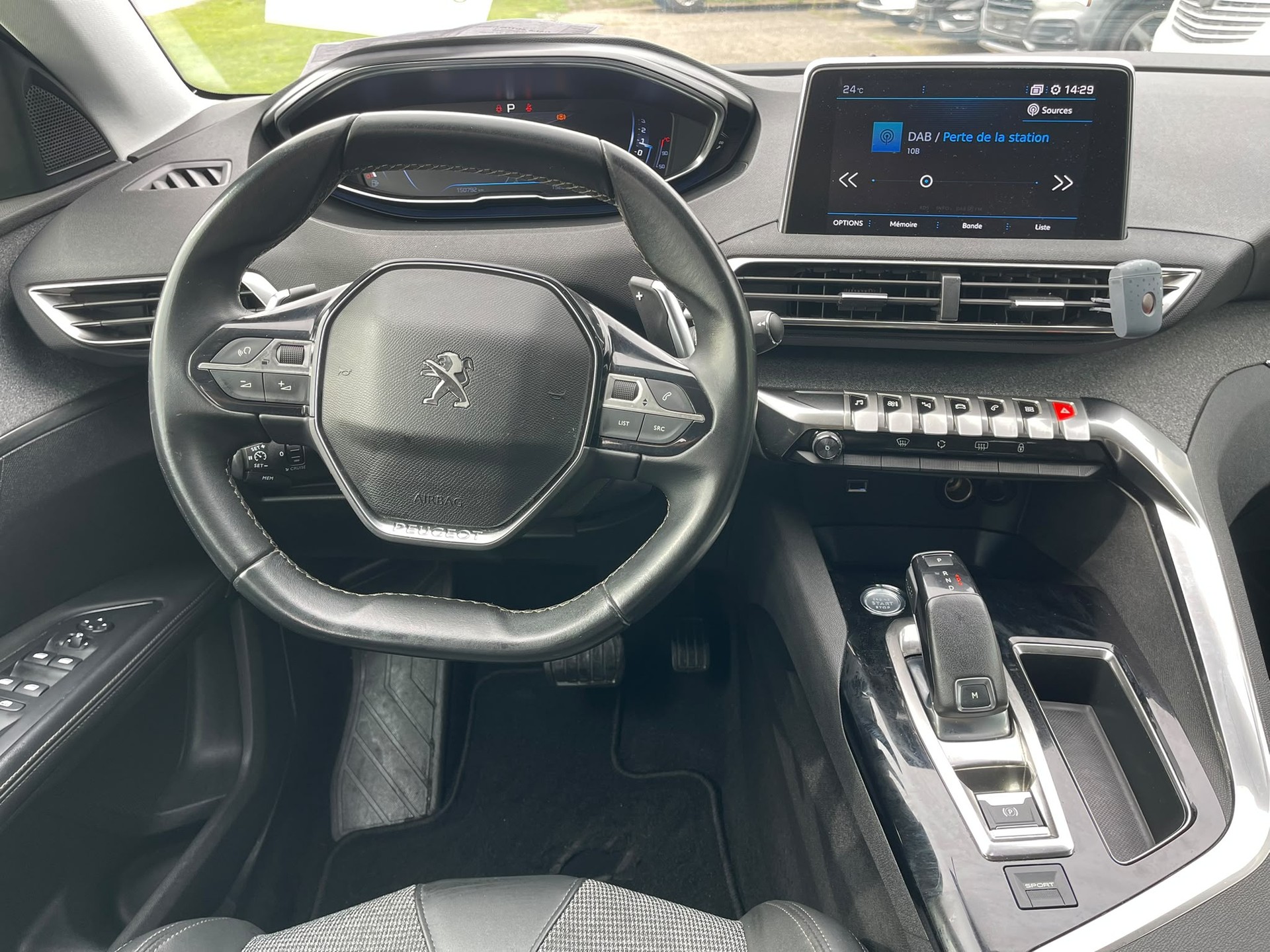 PEUGEOT 5008 1.5 BlueHDi Allure EAT-image-8
