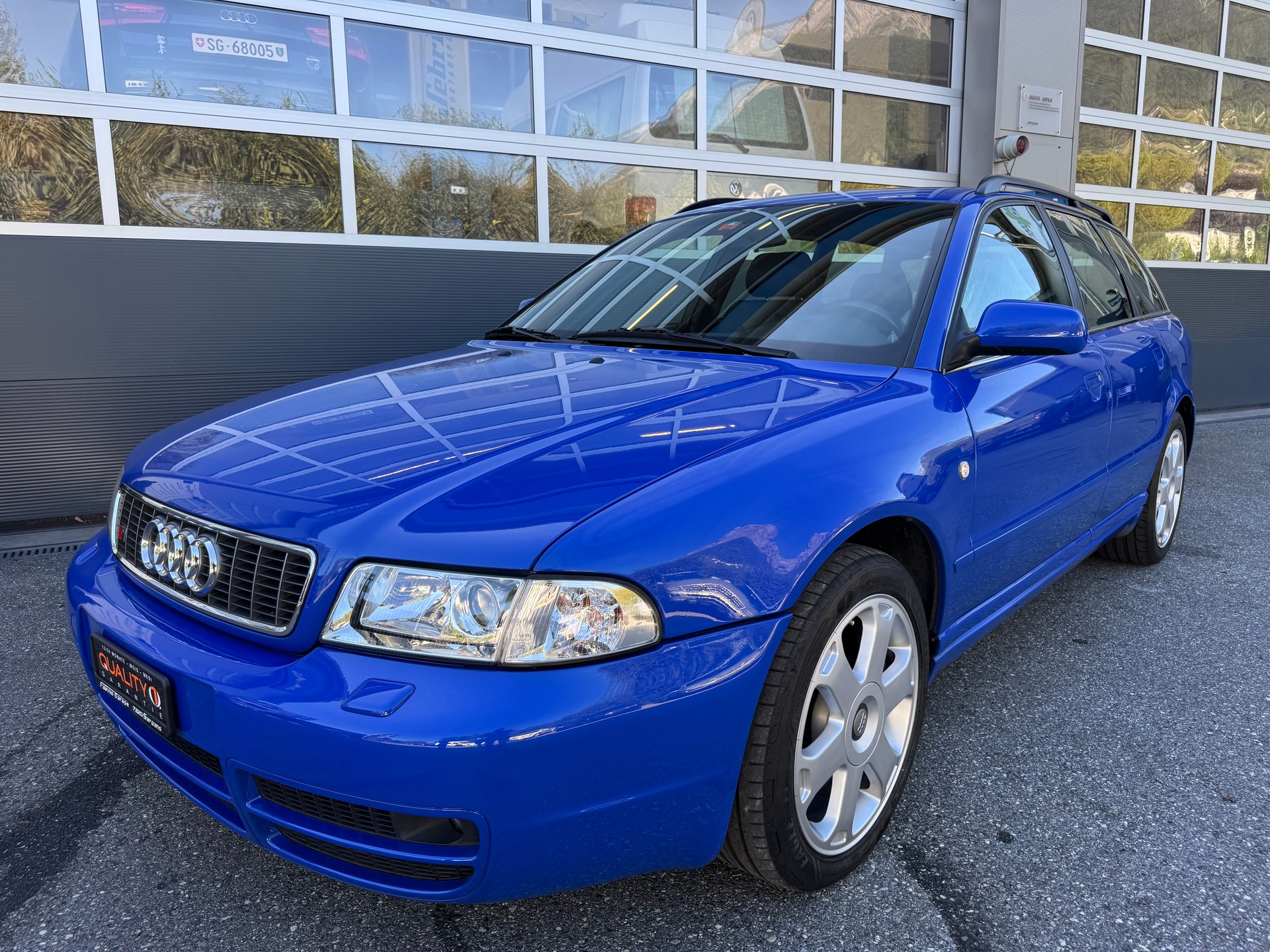 AUDI S4 Avant quattro-image-2