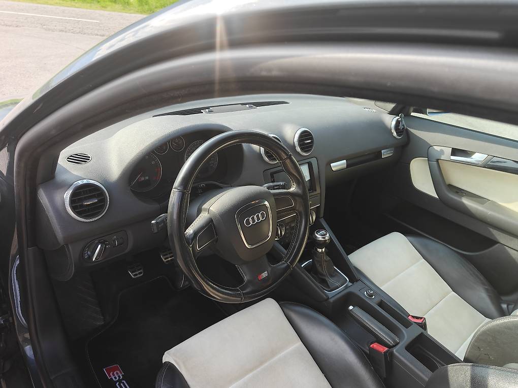 AUDI S3 Sportback 2.0 TFSI quattro-image-2