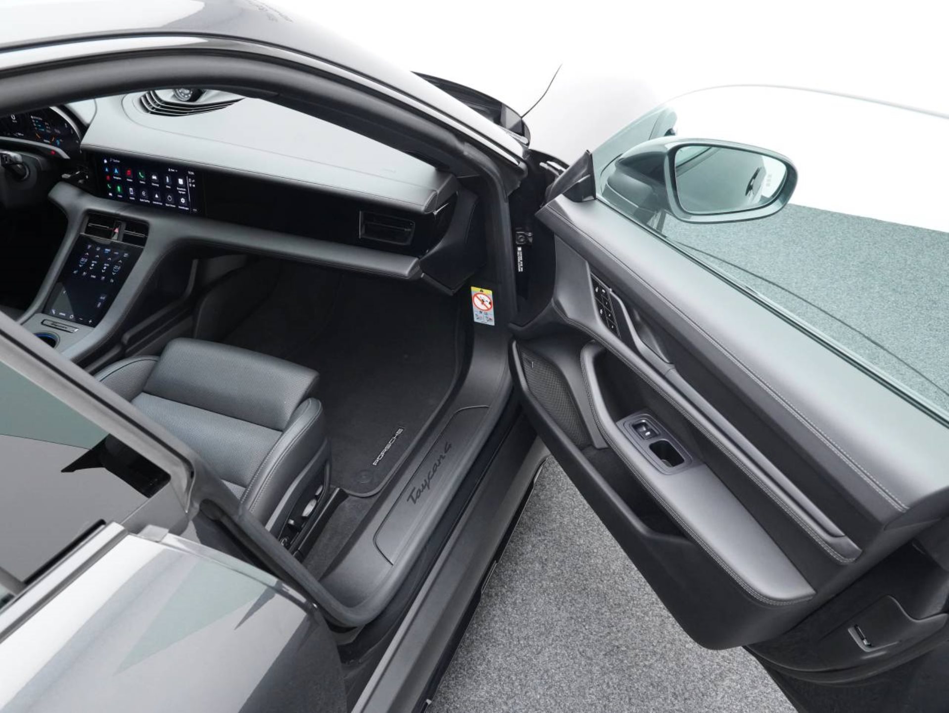 PORSCHE Taycan 4 Cross Turismo-image-23