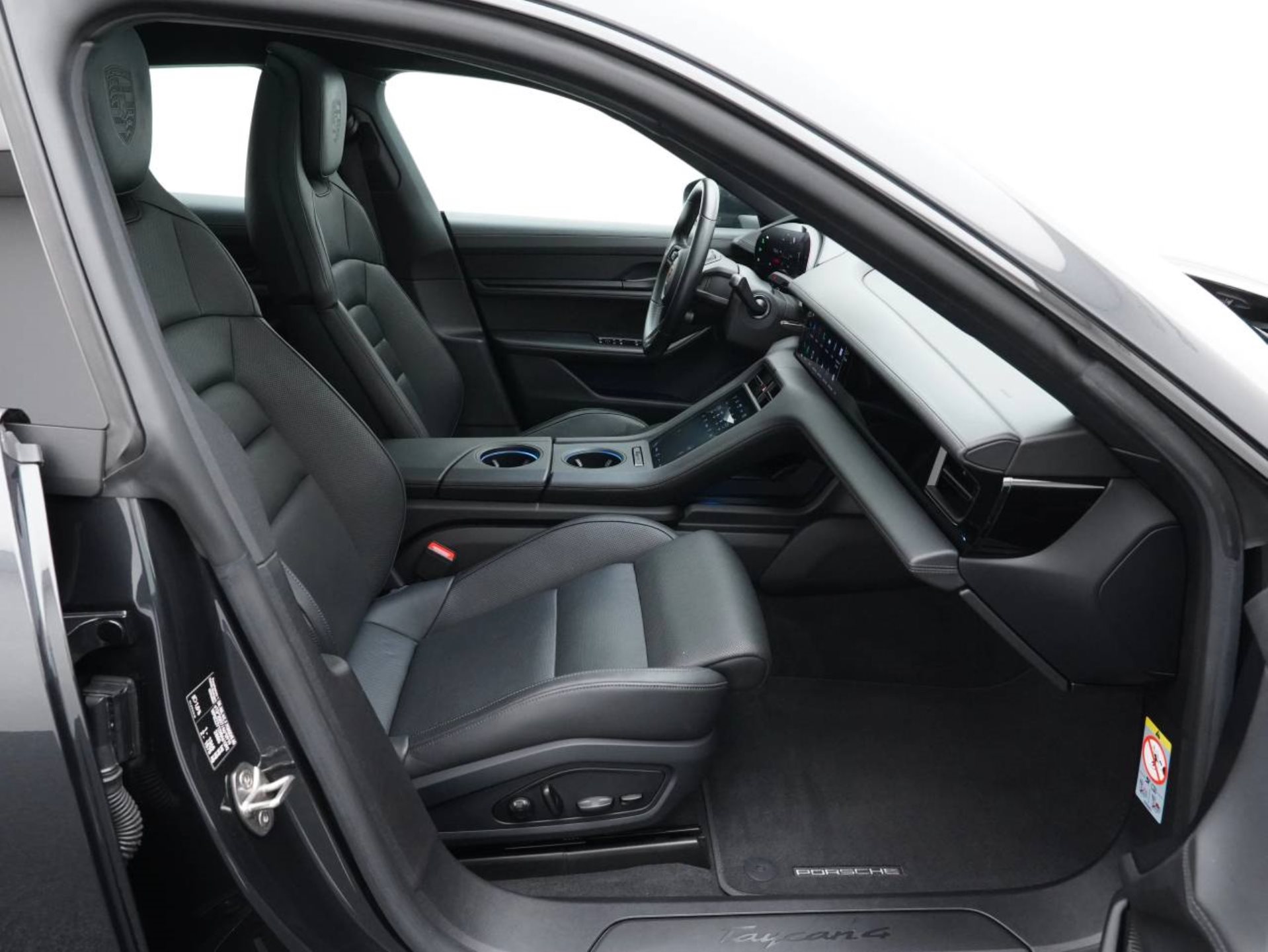 PORSCHE Taycan 4 Cross Turismo-image-25